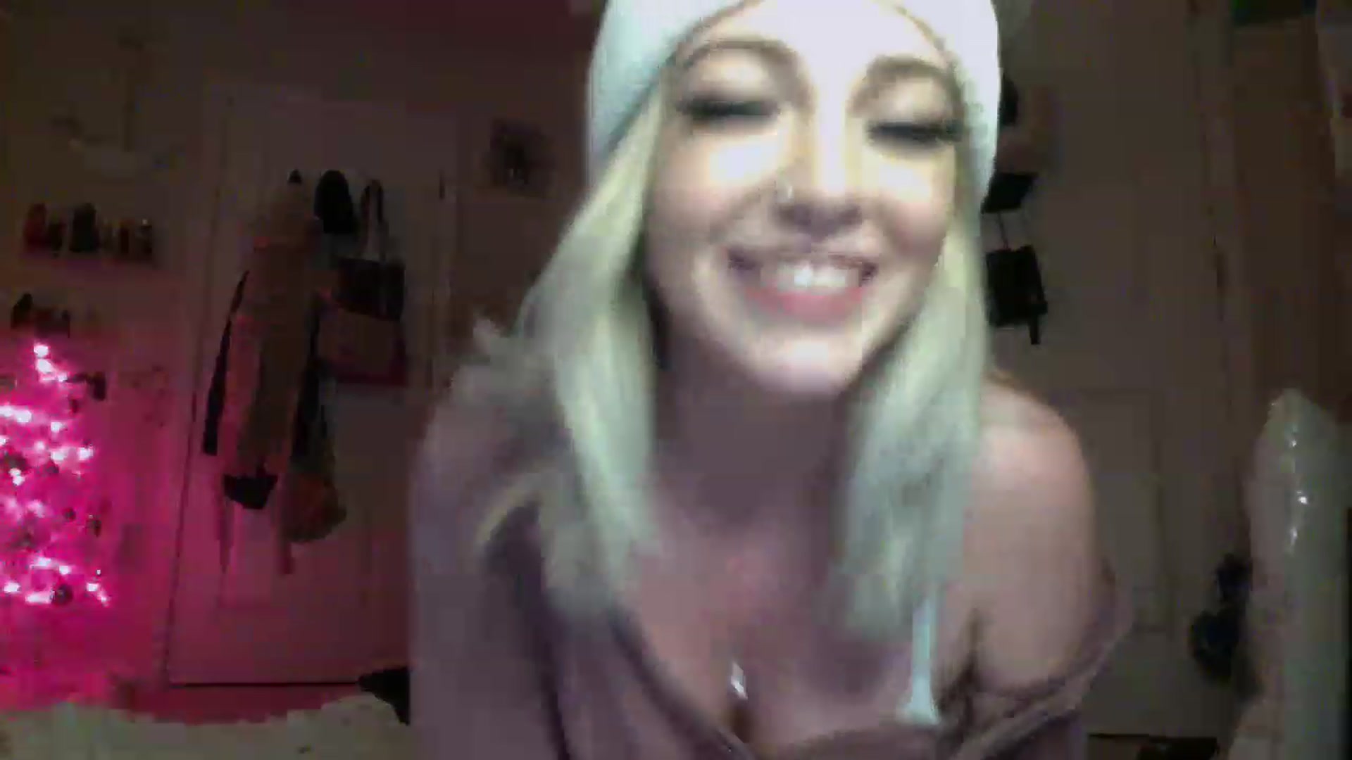 Gallery image thumbnail from Devereuxquinn's myfreecams stream on, 12/30/2022, 06:11 image 10 of 20