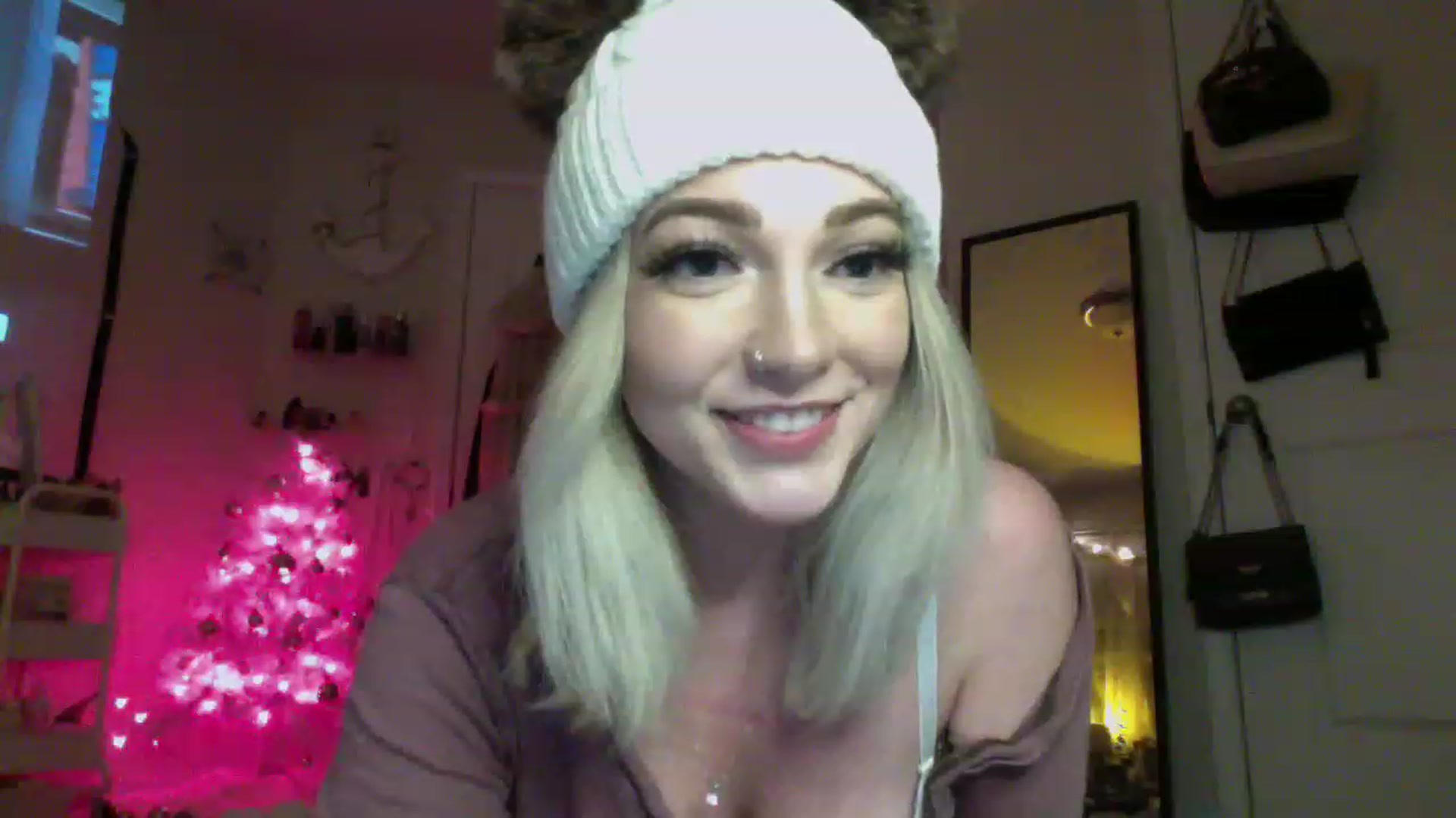 Gallery image thumbnail from Devereuxquinn's myfreecams stream on, 12/30/2022, 06:11 image 4 of 20