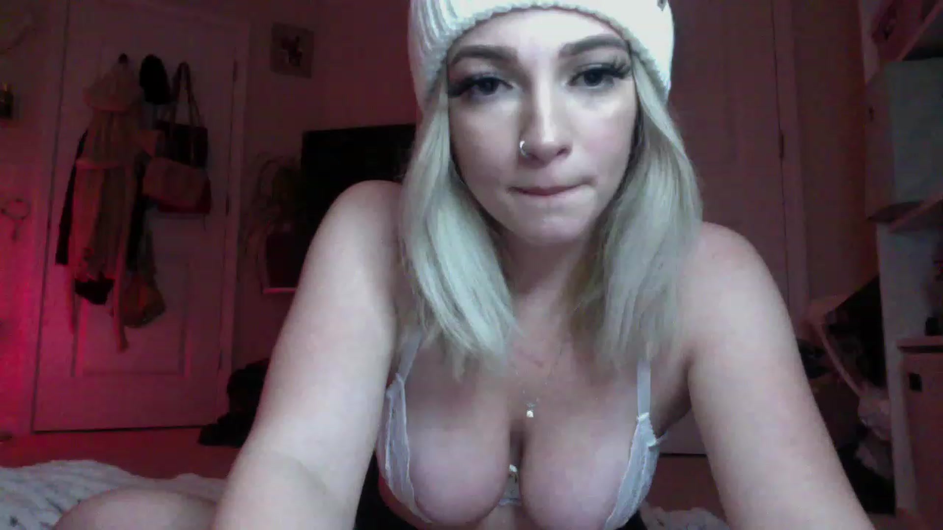 Gallery image thumbnail from Devereuxquinn's myfreecams stream on, 12/30/2022, 07:09 image 10 of 20