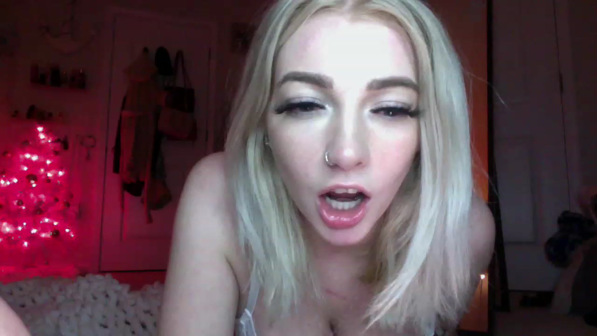 Gallery image thumbnail from Devereuxquinn's myfreecams stream on, 12/30/2022, 08:32 image 13 of 20