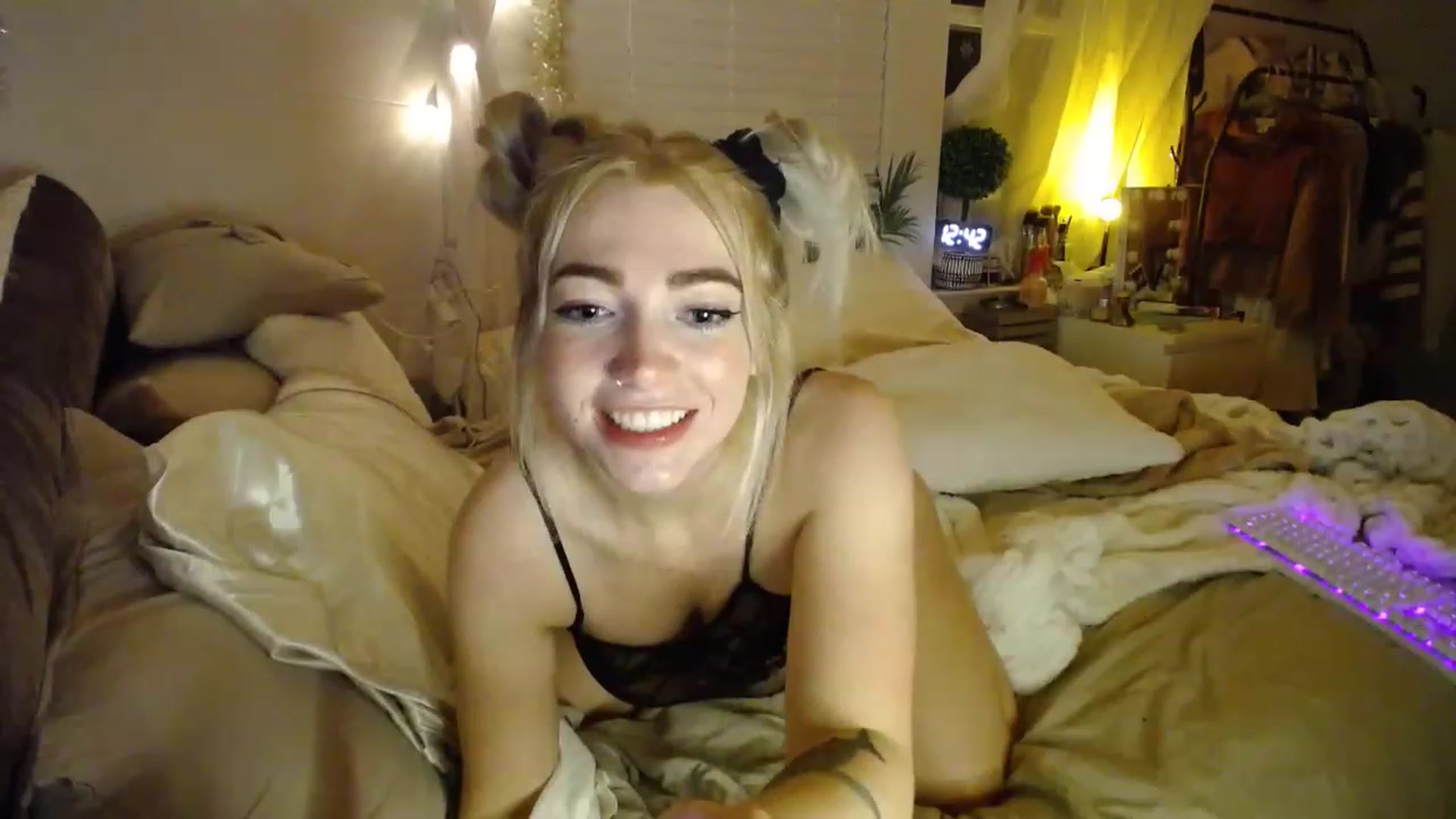 Gallery image thumbnail from Devereuxquinn's myfreecams stream on, 12/31/2022, 06:10 image 12 of 20