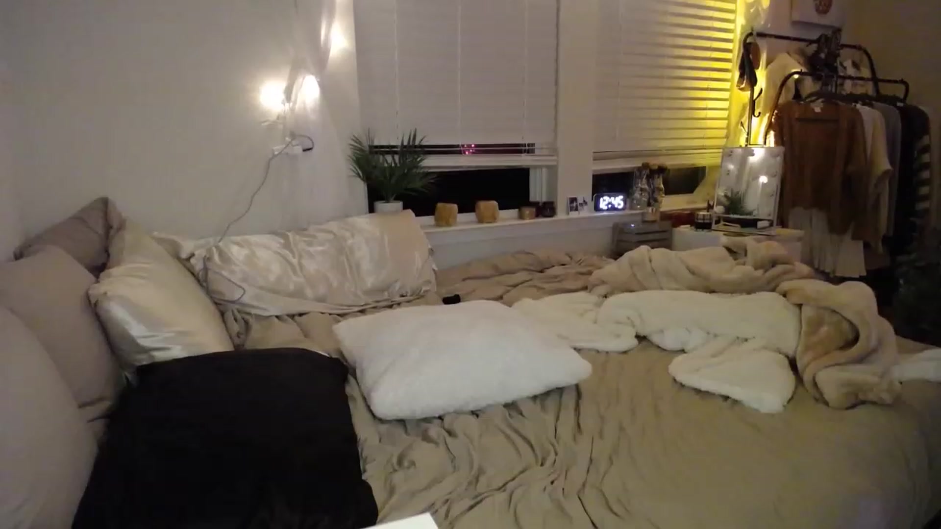 Gallery image thumbnail from Devereuxquinn's myfreecams stream on, 01/05/2023, 05:51 image 15 of 20