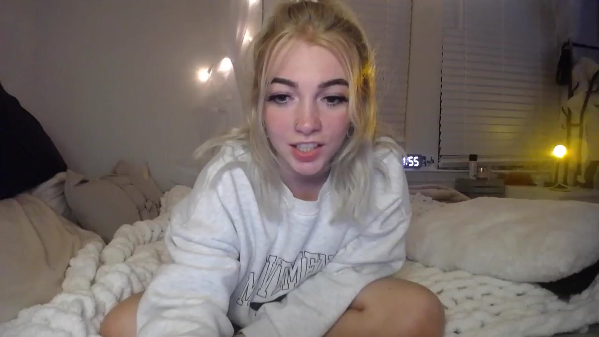 Gallery image thumbnail from Devereuxquinn's myfreecams stream on, 01/08/2023, 05:10 image 16 of 20