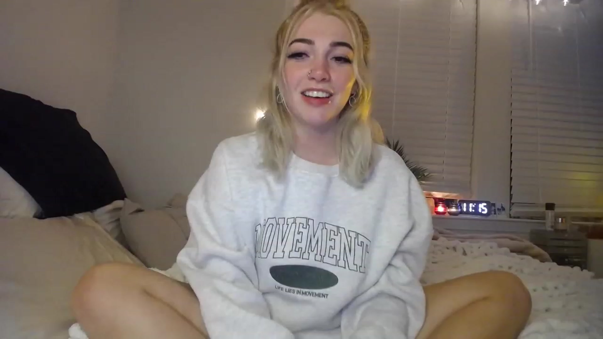Gallery image thumbnail from Devereuxquinn's myfreecams stream on, 01/08/2023, 05:10 image 1 of 20