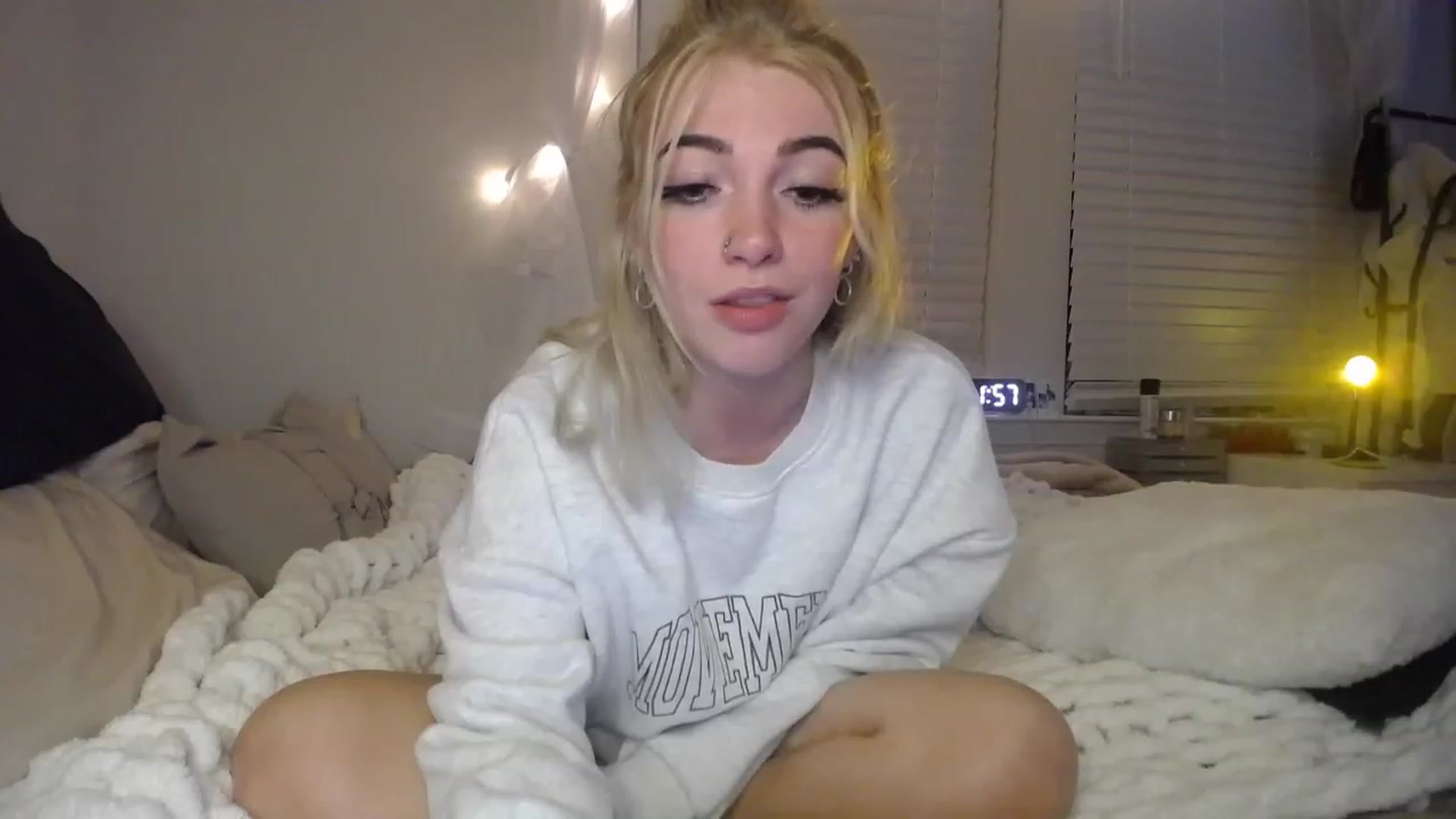 Gallery image thumbnail from Devereuxquinn's myfreecams stream on, 01/08/2023, 05:10 image 17 of 20