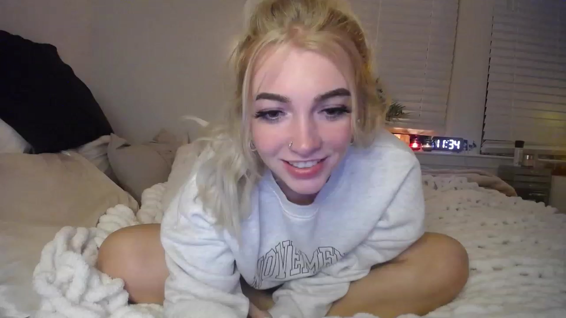 Gallery image thumbnail from Devereuxquinn's myfreecams stream on, 01/08/2023, 05:10 image 8 of 20