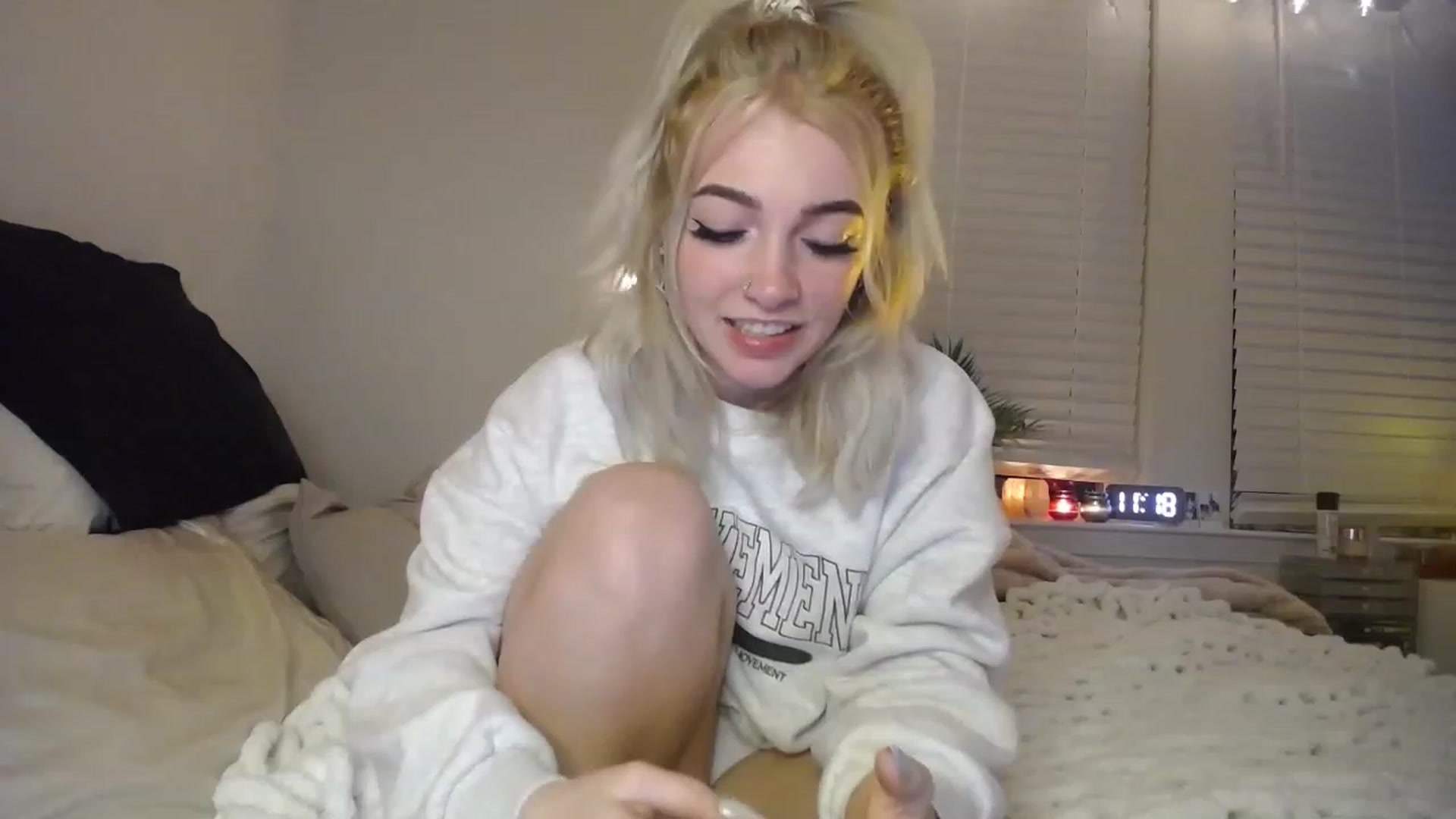 Gallery image thumbnail from Devereuxquinn's myfreecams stream on, 01/08/2023, 05:10 image 2 of 20