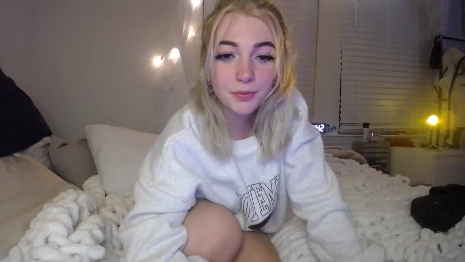 Gallery image thumbnail from Devereuxquinn's myfreecams stream on, 01/08/2023, 05:10 image 11 of 20