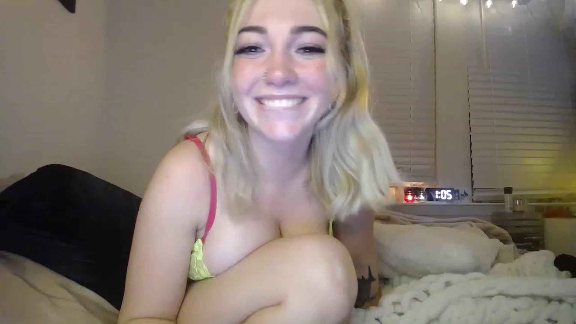 Gallery image thumbnail from Devereuxquinn's myfreecams stream on, 01/08/2023, 06:14 image 19 of 20