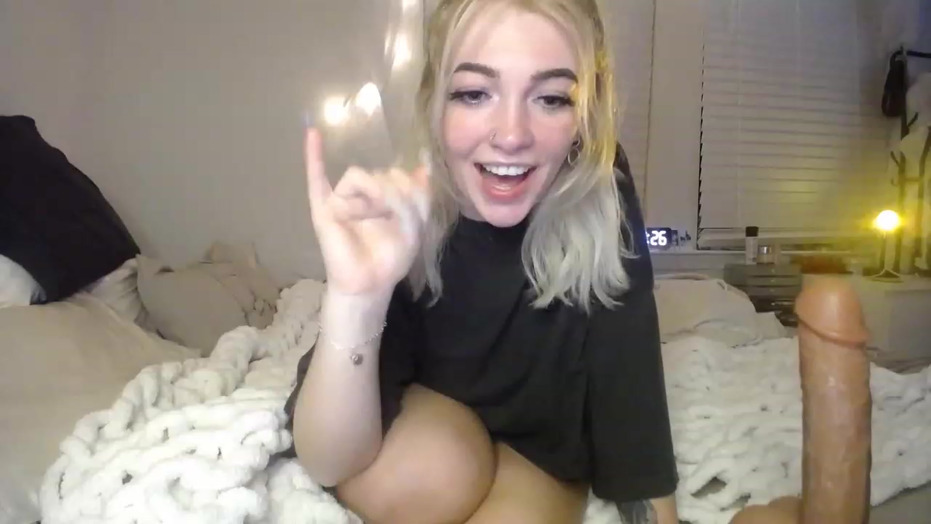 Gallery image thumbnail from Devereuxquinn's myfreecams stream on, 01/08/2023, 06:14 image 1 of 20