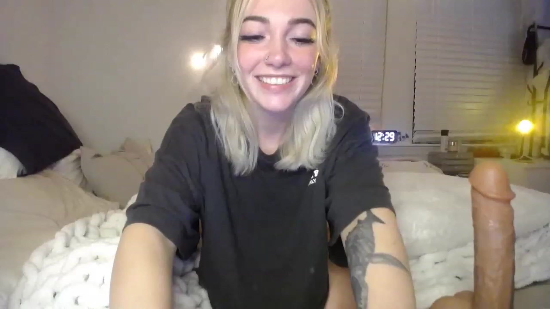 Gallery image thumbnail from Devereuxquinn's myfreecams stream on, 01/08/2023, 06:14 image 2 of 20