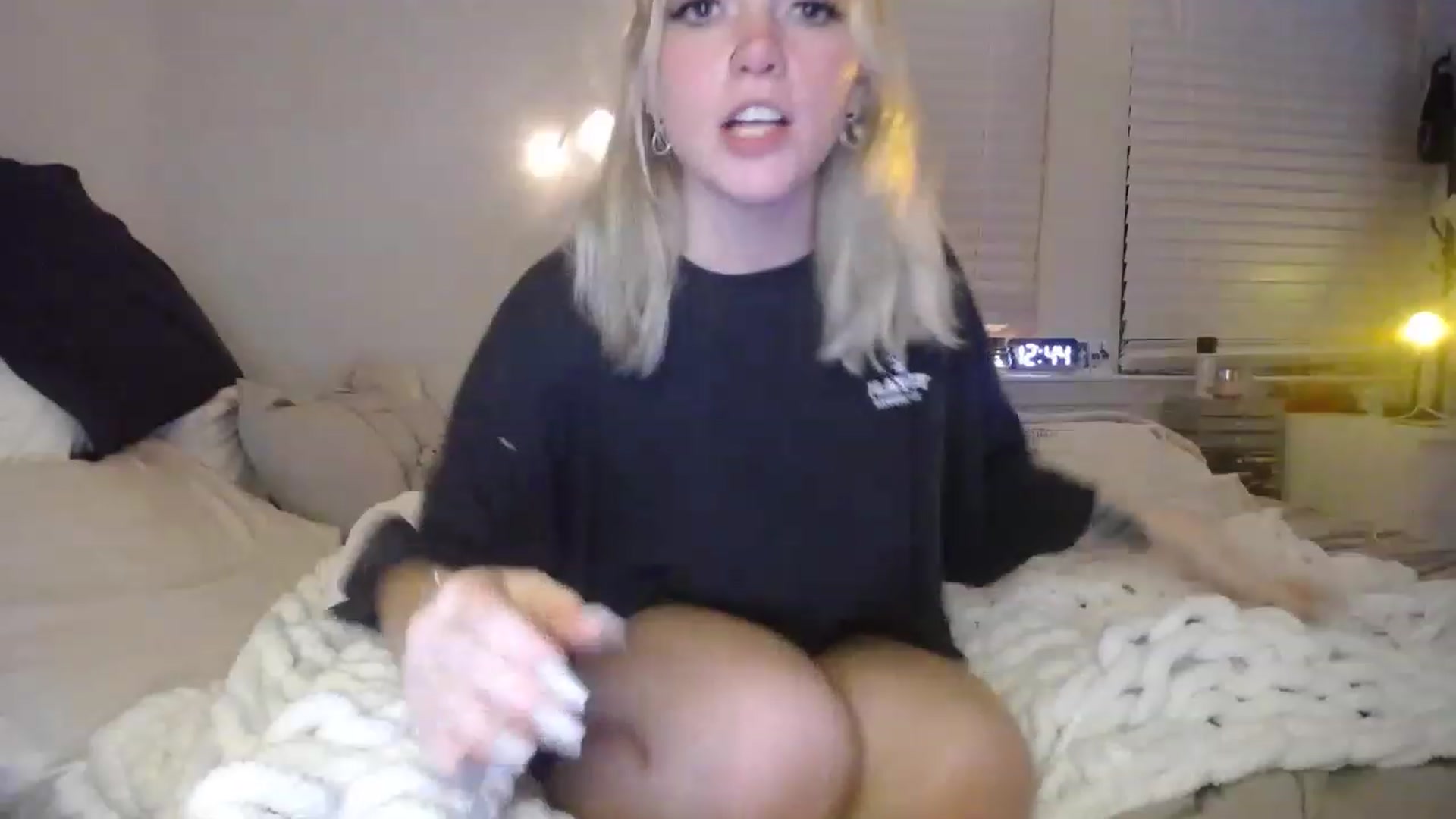 Gallery image thumbnail from Devereuxquinn's myfreecams stream on, 01/08/2023, 06:14 image 9 of 20