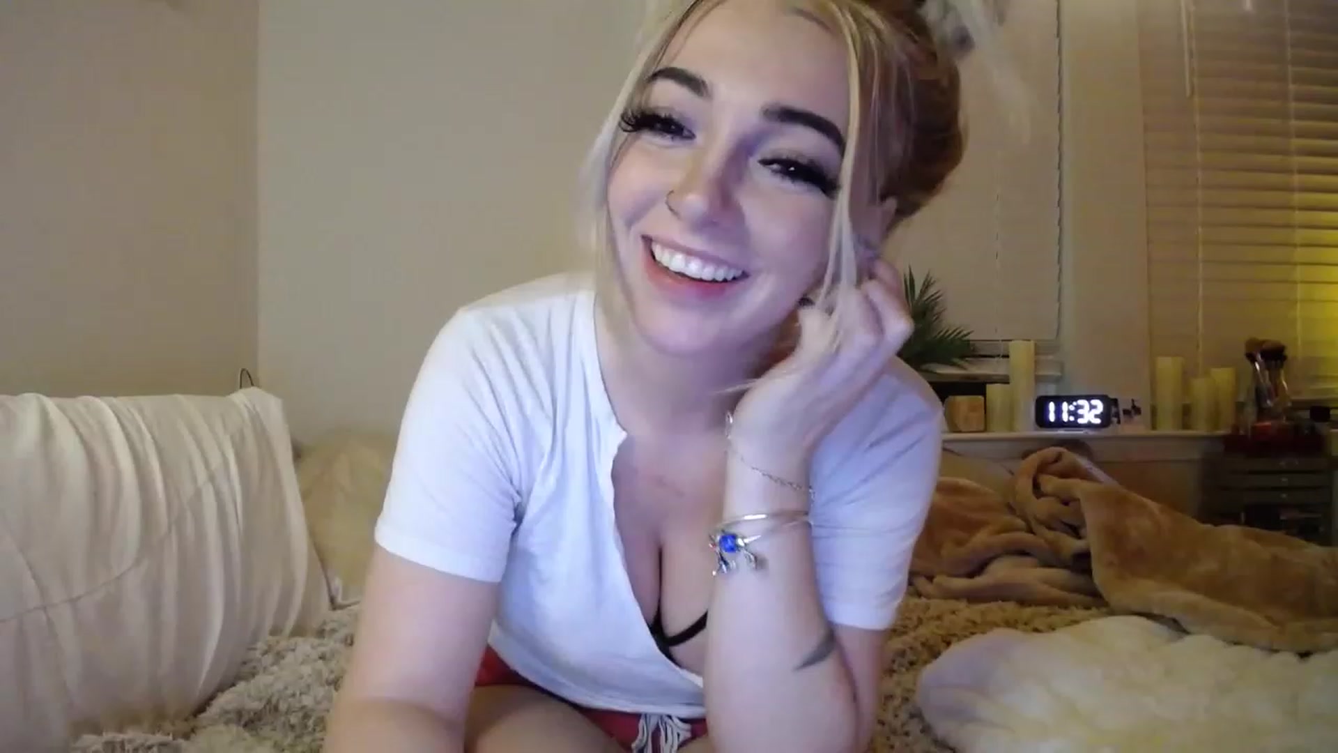 Gallery image thumbnail from Devereuxquinn's myfreecams stream on, 01/12/2023, 05:27 image 1 of 20