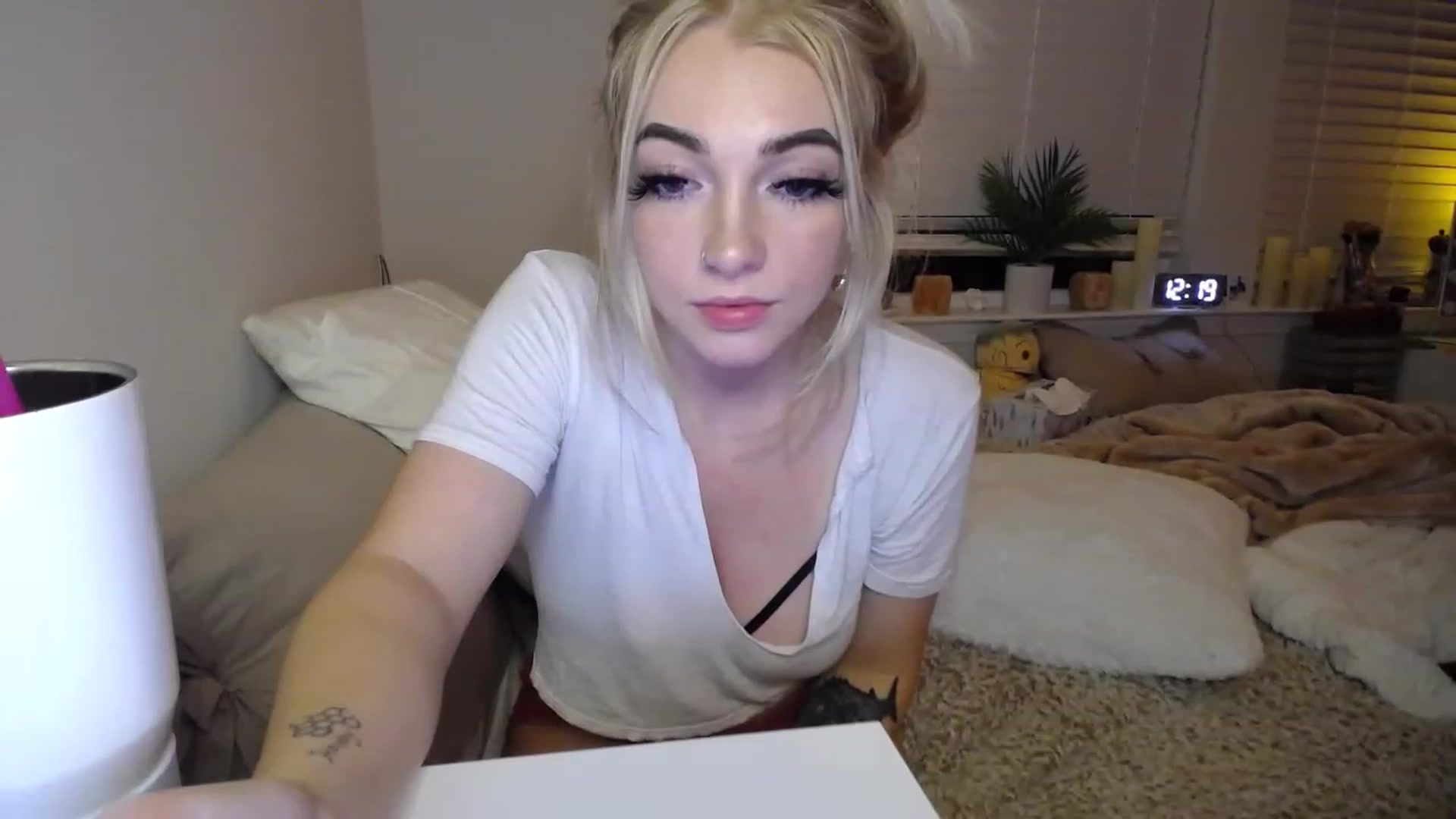 Gallery image thumbnail from Devereuxquinn's myfreecams stream on, 01/12/2023, 05:27 image 19 of 20