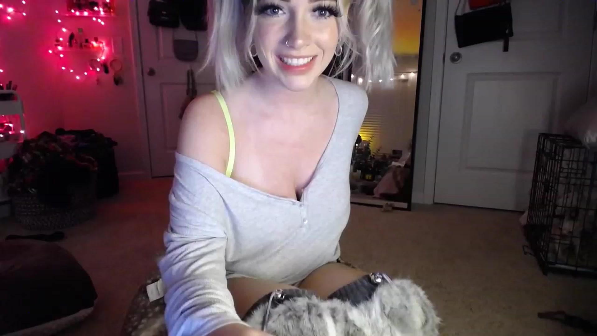 Gallery image thumbnail from Devereuxquinn's myfreecams stream on, 01/15/2023, 04:56 image 16 of 20