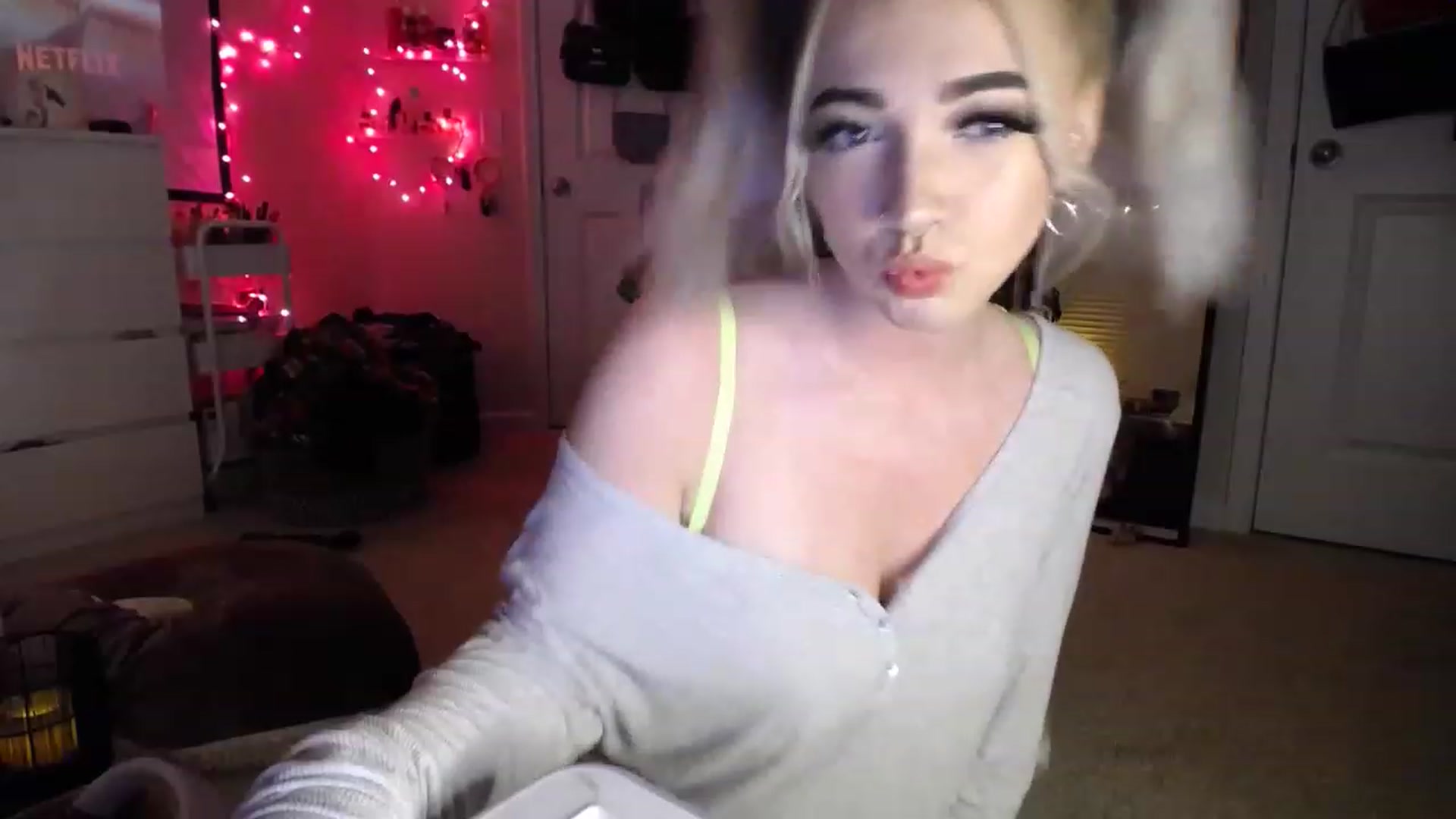 Gallery image thumbnail from Devereuxquinn's myfreecams stream on, 01/15/2023, 04:56 image 18 of 20