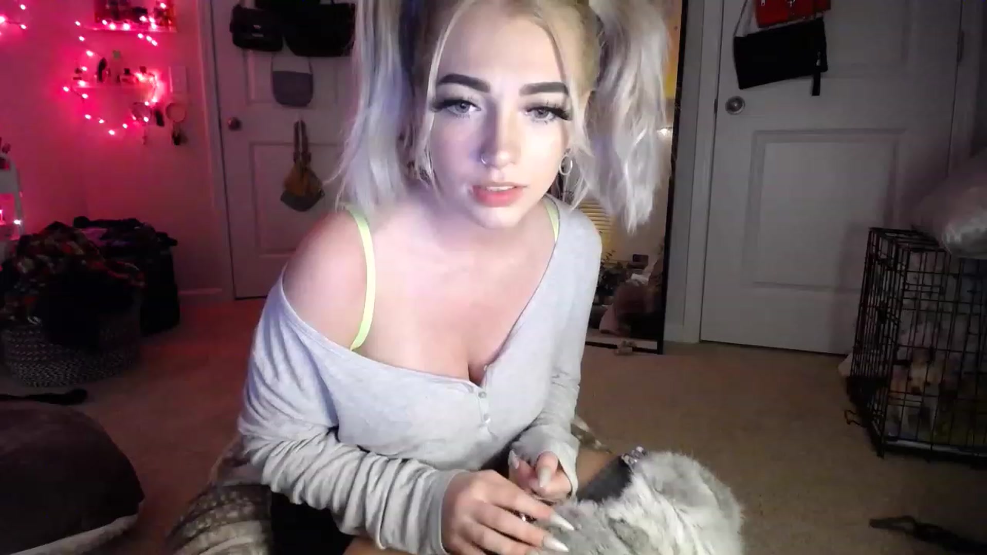 Gallery image thumbnail from Devereuxquinn's myfreecams stream on, 01/15/2023, 04:56 image 12 of 20