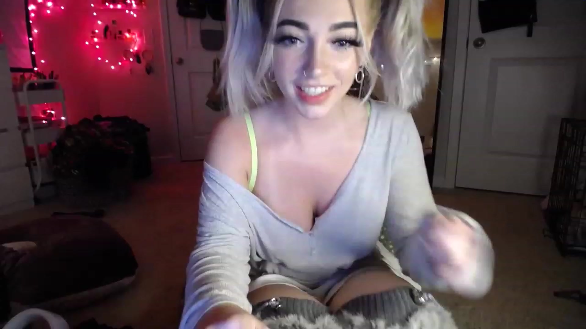Gallery image thumbnail from Devereuxquinn's myfreecams stream on, 01/15/2023, 04:56 image 5 of 20