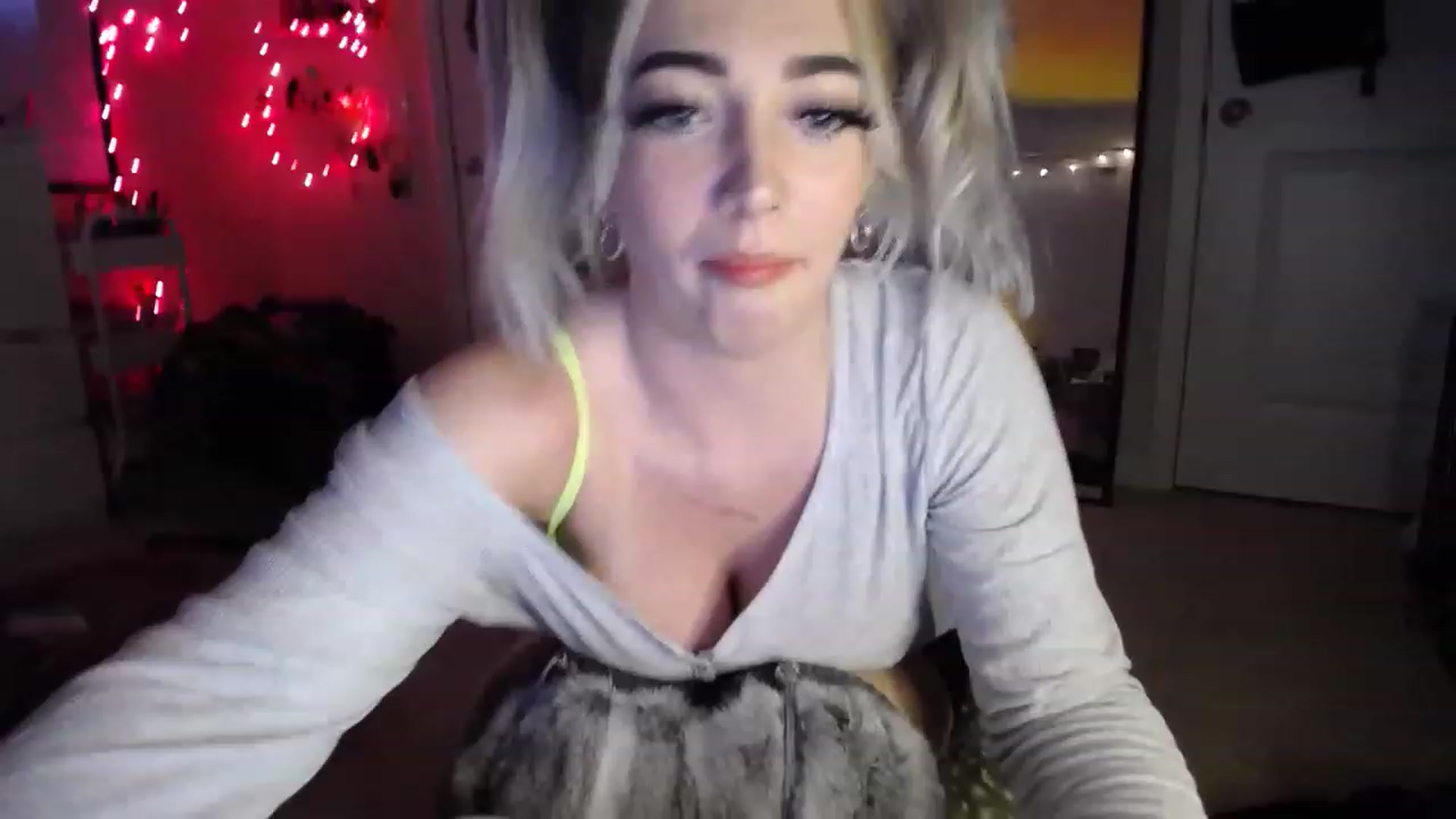 Gallery image thumbnail from Devereuxquinn's myfreecams stream on, 01/15/2023, 04:56 image 10 of 20