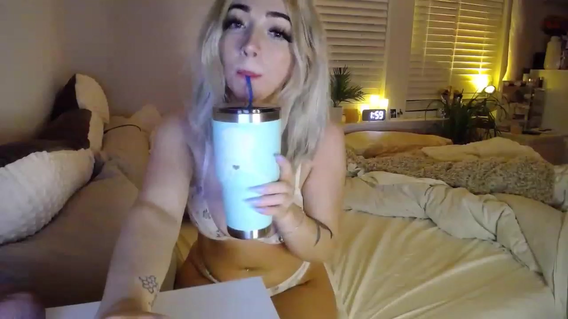 Gallery image thumbnail from Devereuxquinn's myfreecams stream on, 01/20/2023, 07:13 image 1 of 20