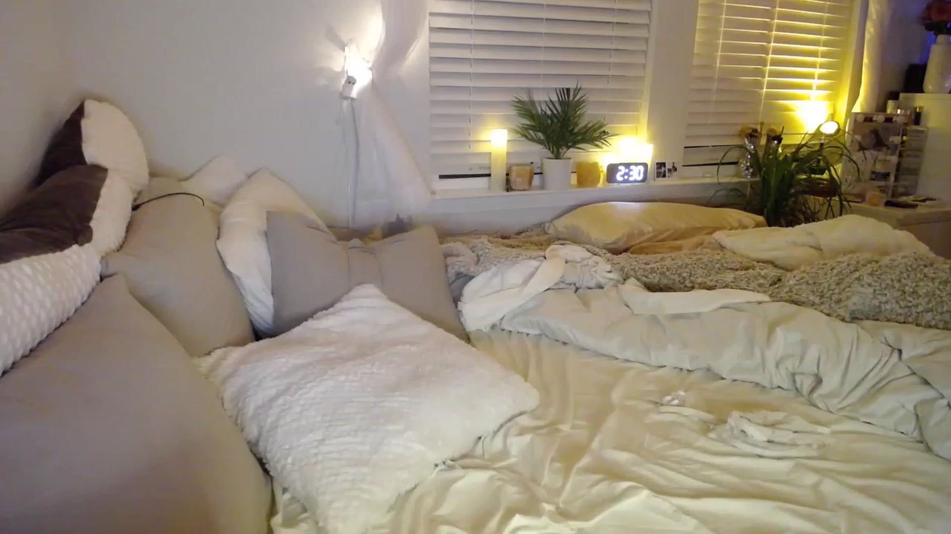 Gallery image thumbnail from Devereuxquinn's myfreecams stream on, 01/20/2023, 07:59 image 8 of 20