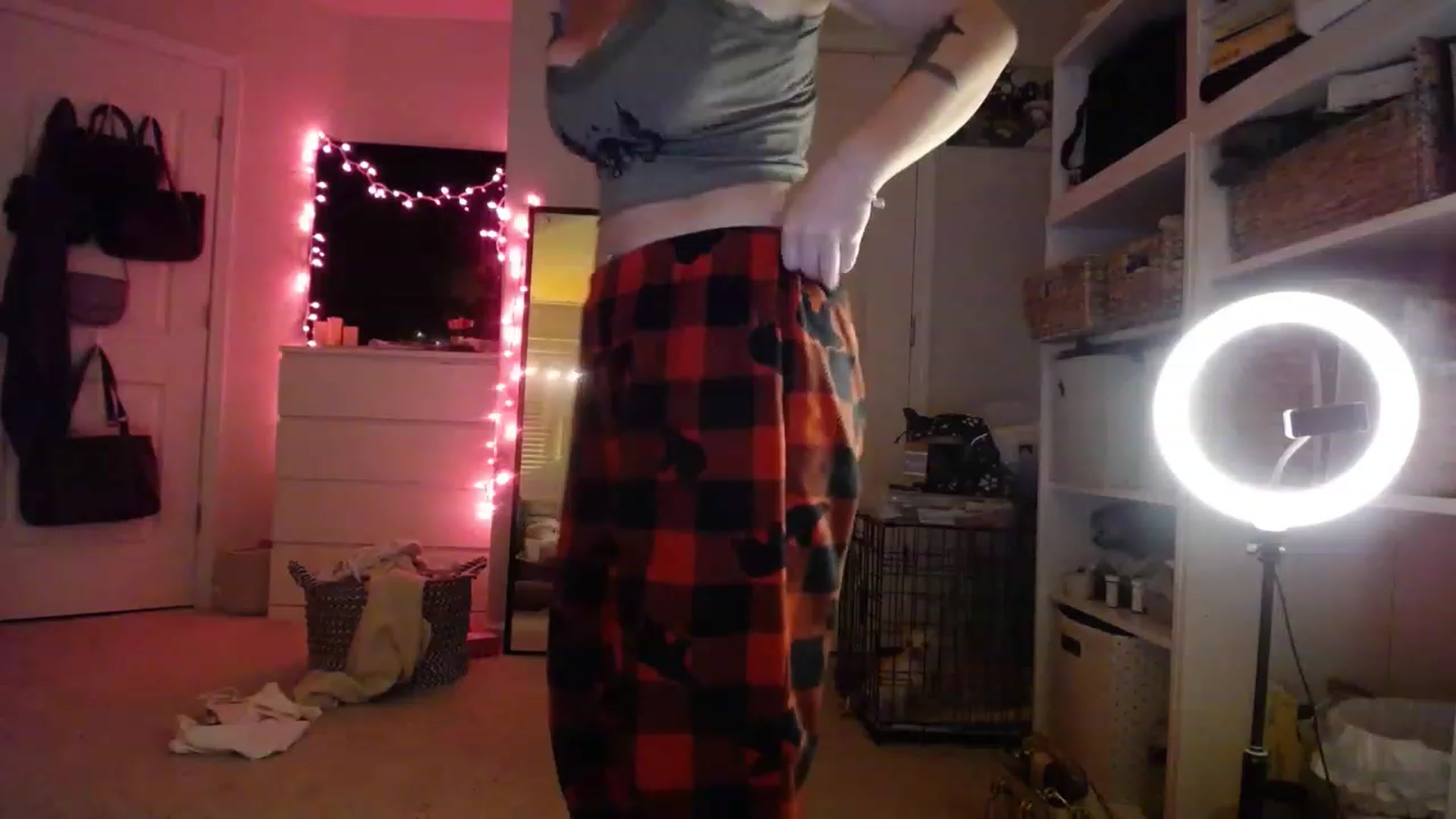 Gallery image thumbnail from Devereuxquinn's myfreecams stream on, 01/21/2023, 04:49 image 6 of 20