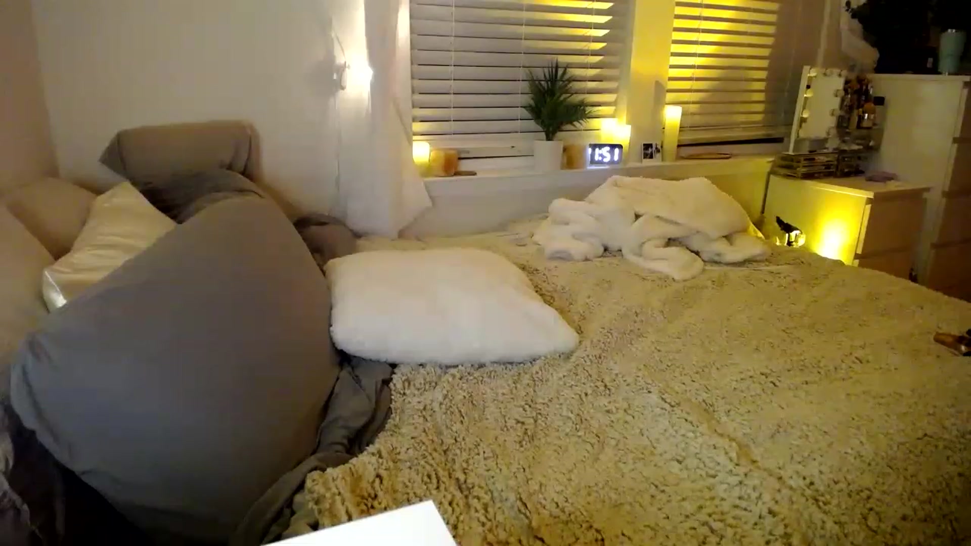 Gallery image thumbnail from Devereuxquinn's myfreecams stream on, 01/27/2023, 06:09 image 10 of 20