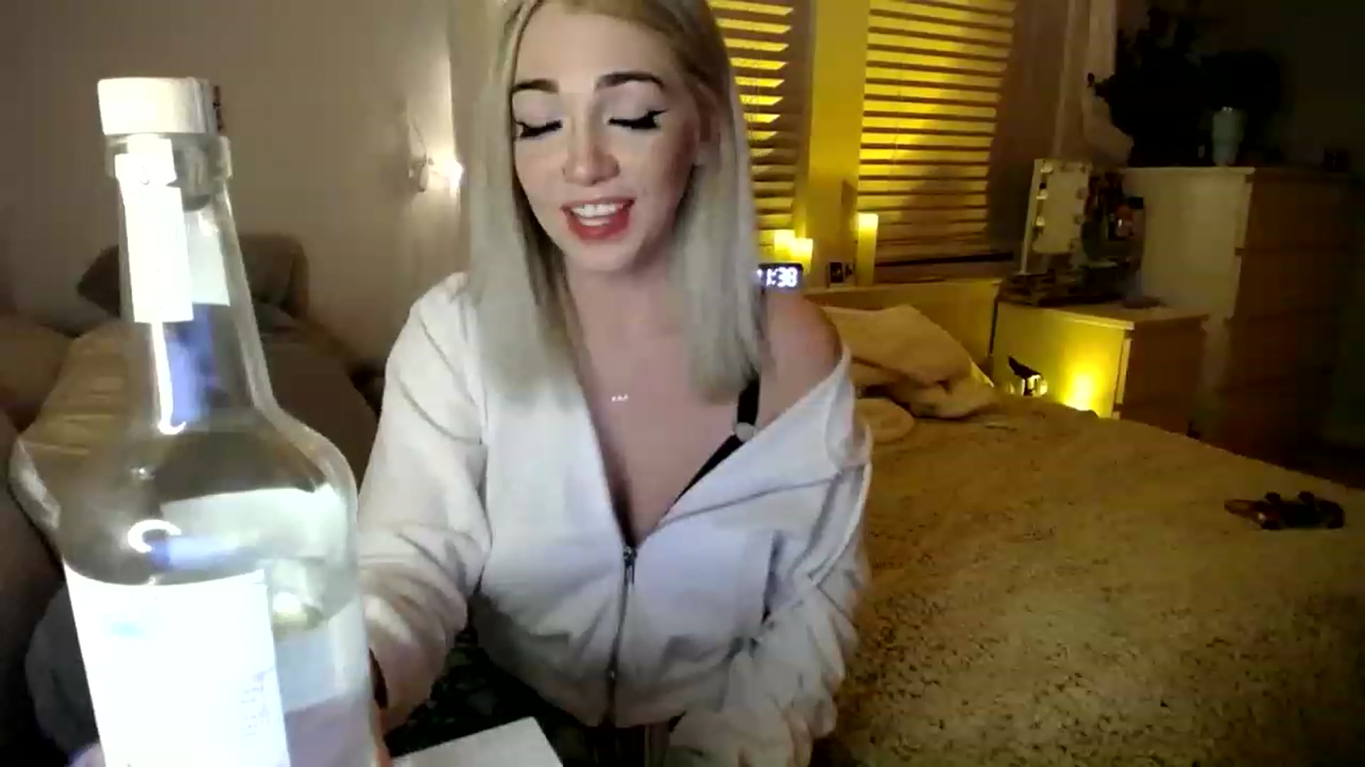 Gallery image thumbnail from Devereuxquinn's myfreecams stream on, 01/27/2023, 06:09 image 8 of 20