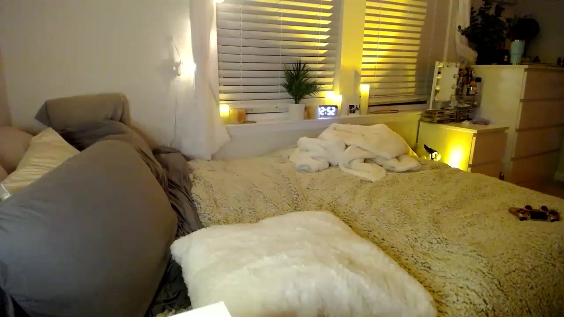 Gallery image thumbnail from Devereuxquinn's myfreecams stream on, 01/27/2023, 06:09 image 19 of 20