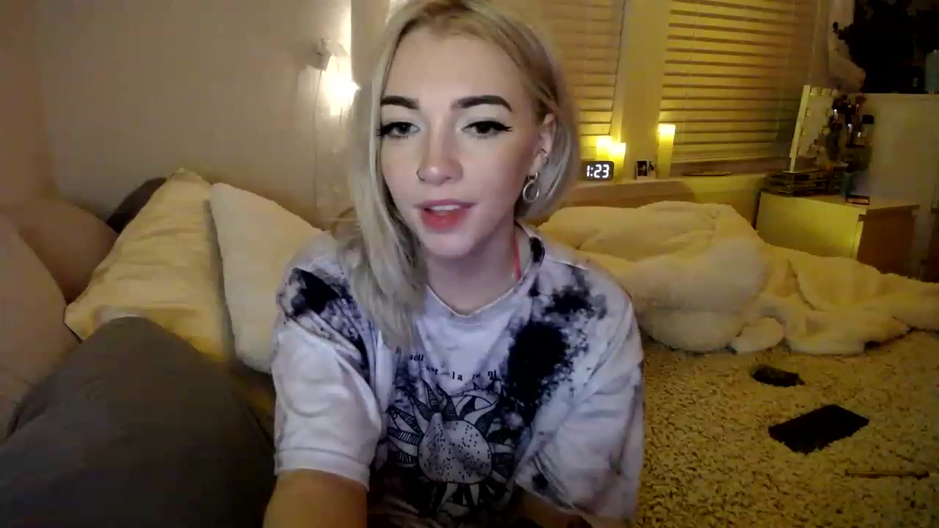 Gallery image thumbnail from Devereuxquinn's myfreecams stream on, 01/29/2023, 07:06 image 10 of 20