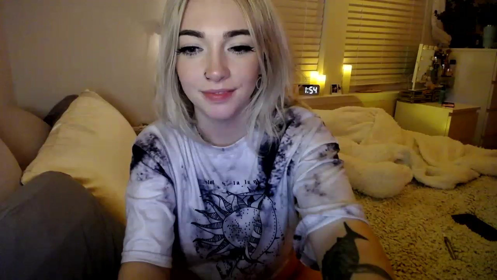 Gallery image thumbnail from Devereuxquinn's myfreecams stream on, 01/29/2023, 07:06 image 18 of 20