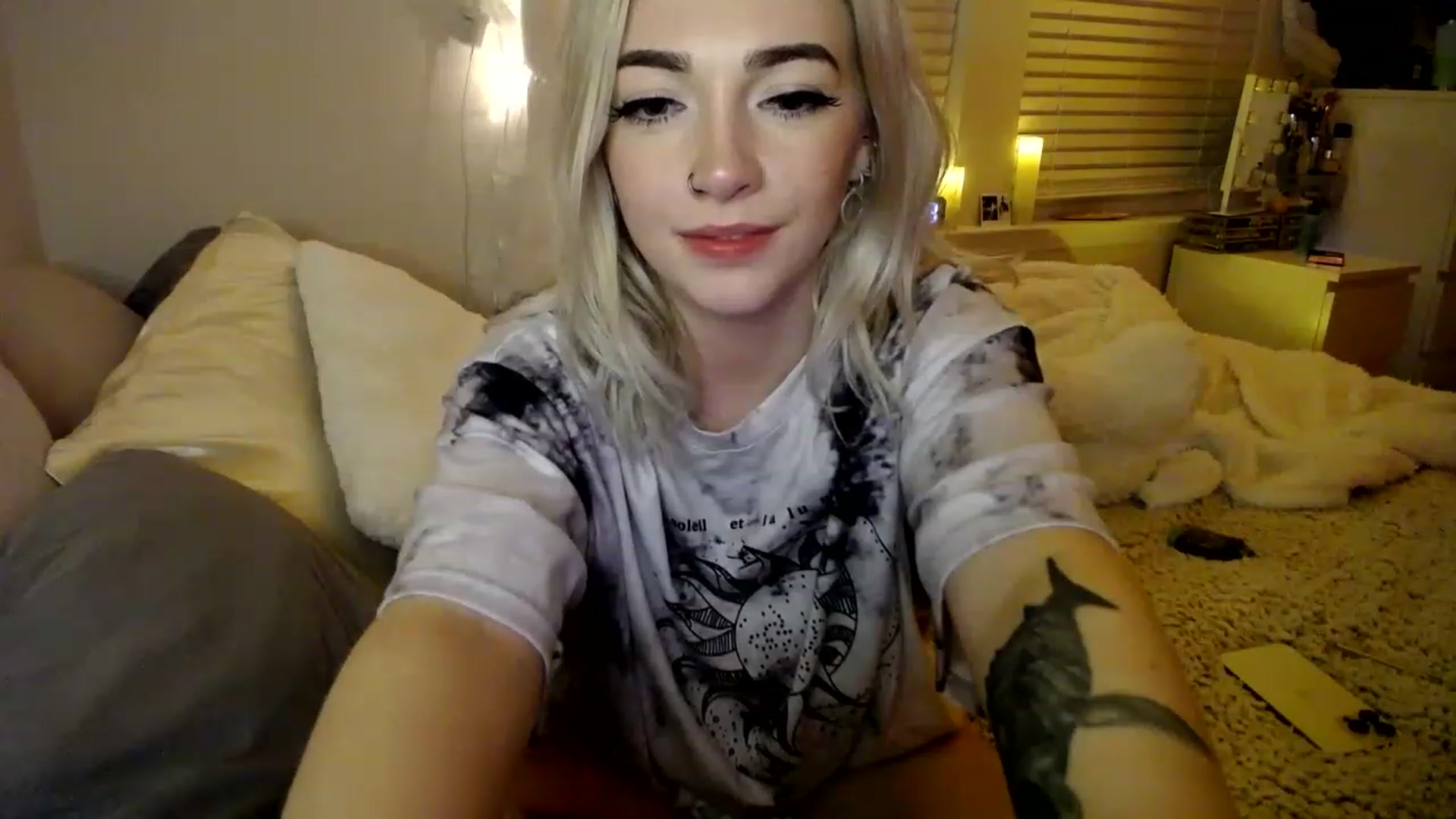 Gallery image thumbnail from Devereuxquinn's myfreecams stream on, 01/29/2023, 07:06 image 6 of 20