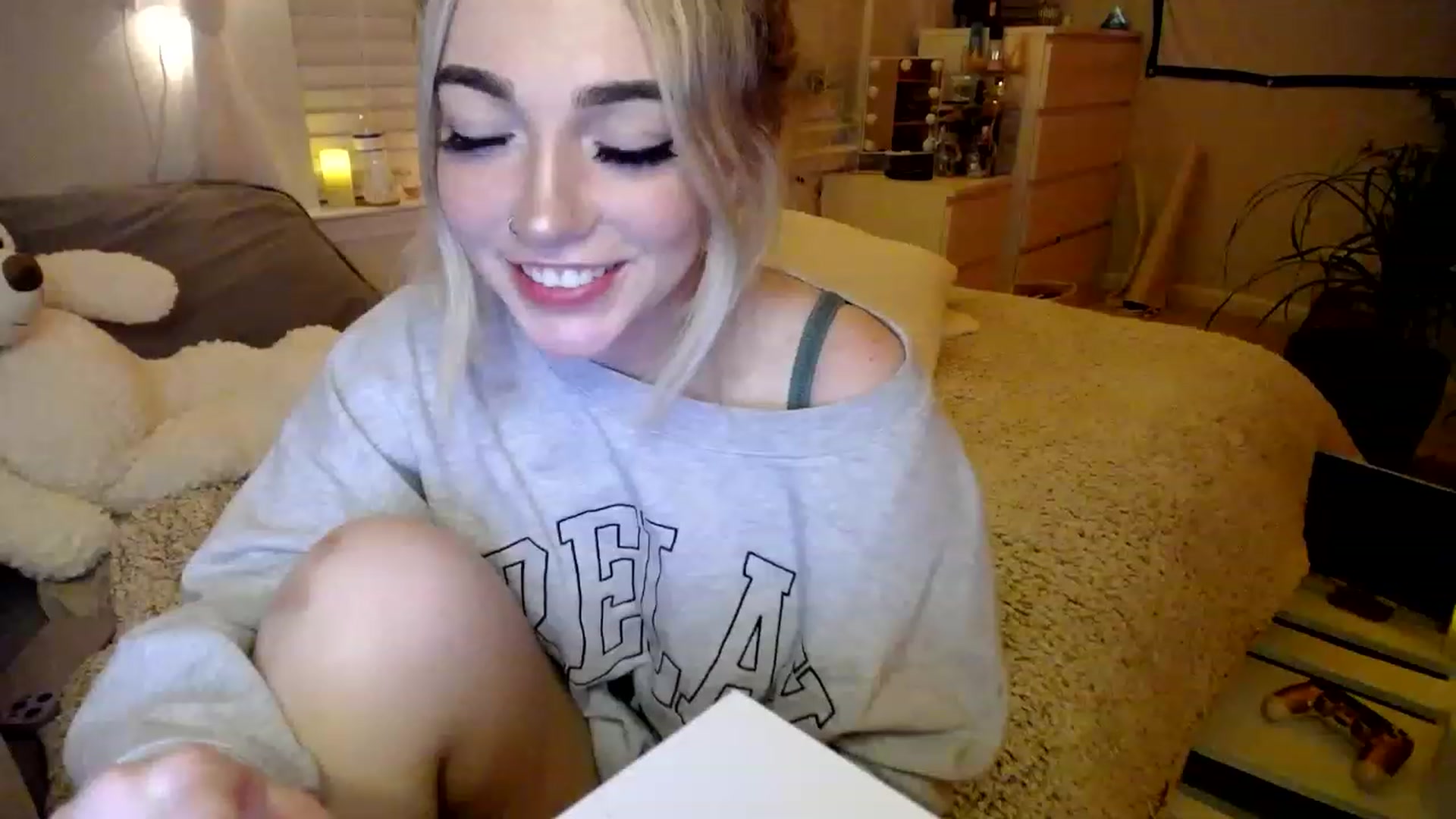 Gallery image thumbnail from Devereuxquinn's myfreecams stream on, 01/31/2023, 06:57 image 14 of 20