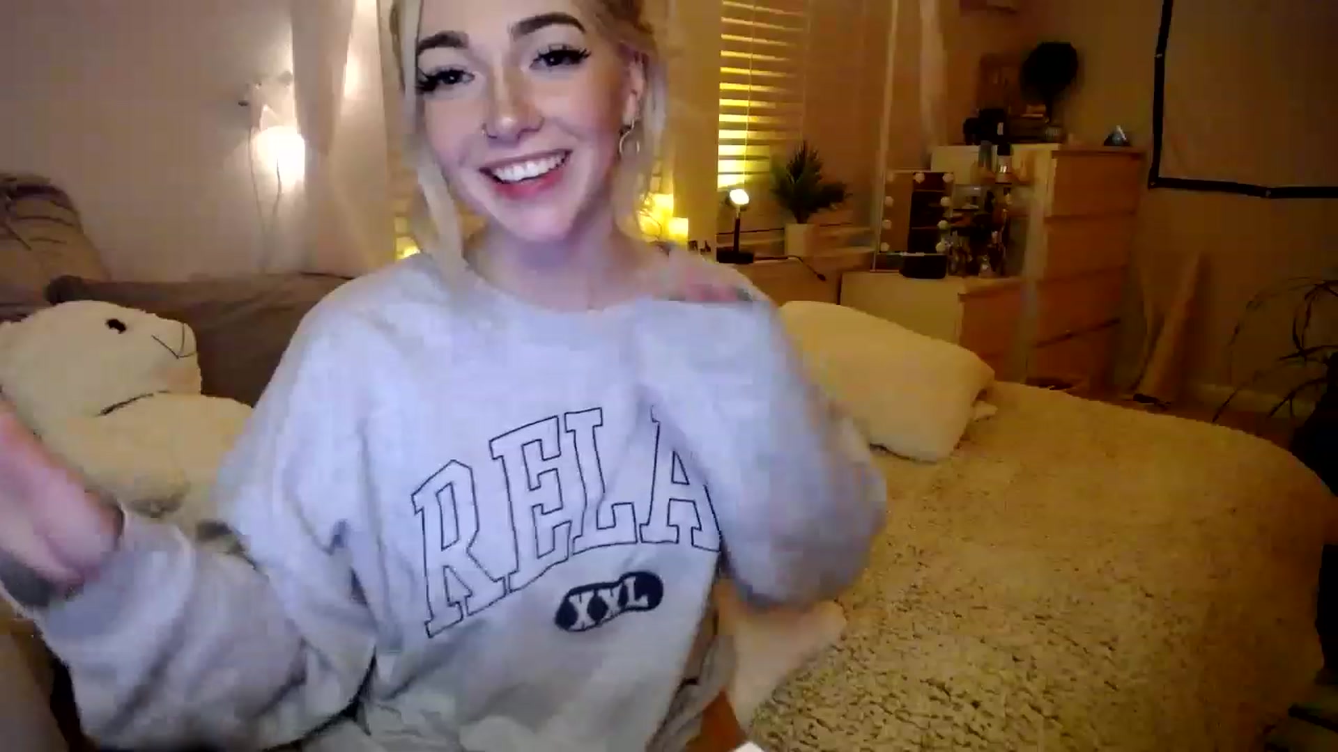 Gallery image thumbnail from Devereuxquinn's myfreecams stream on, 01/31/2023, 07:56 image 8 of 20