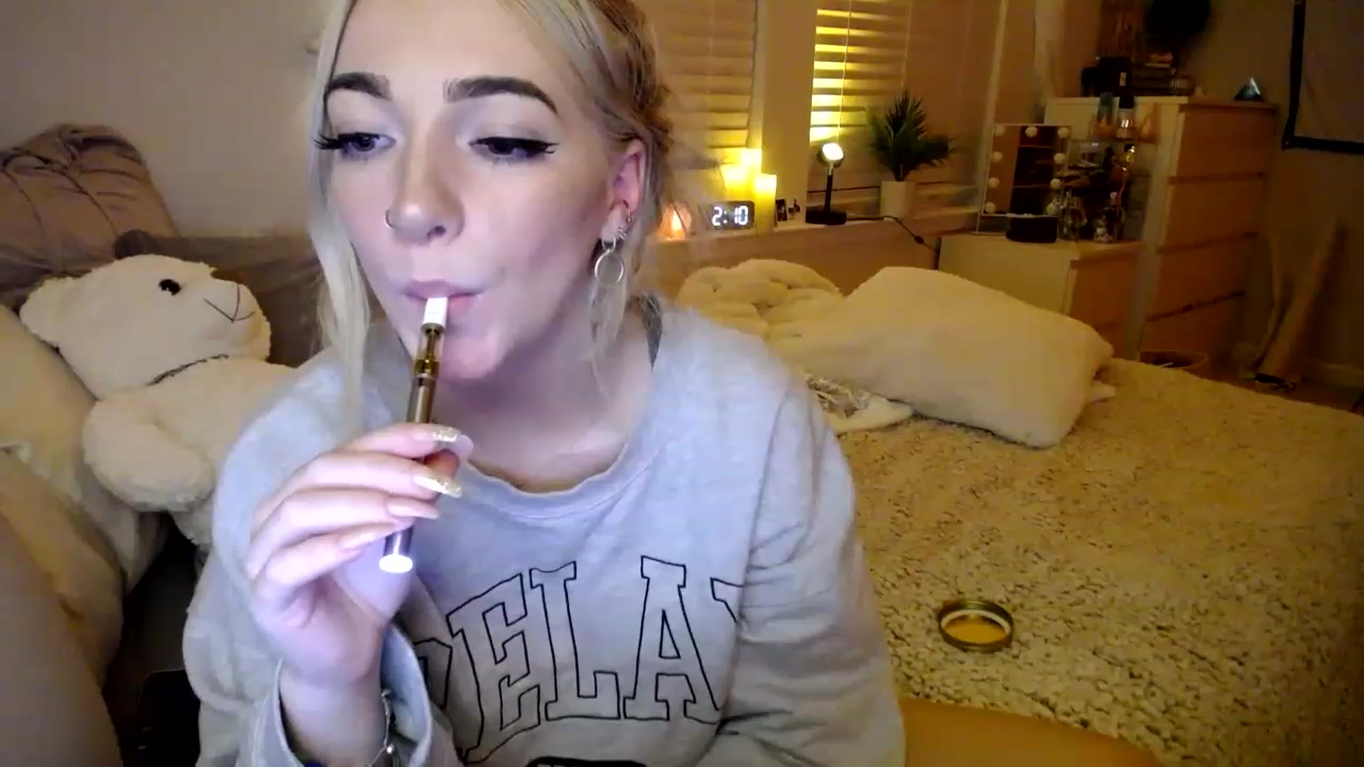 Gallery image thumbnail from Devereuxquinn's myfreecams stream on, 01/31/2023, 07:56 image 5 of 20