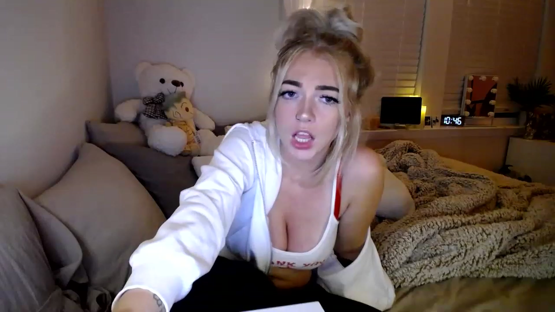 Gallery image thumbnail from Devereuxquinn's myfreecams stream on, 02/02/2023, 06:31 image 3 of 20