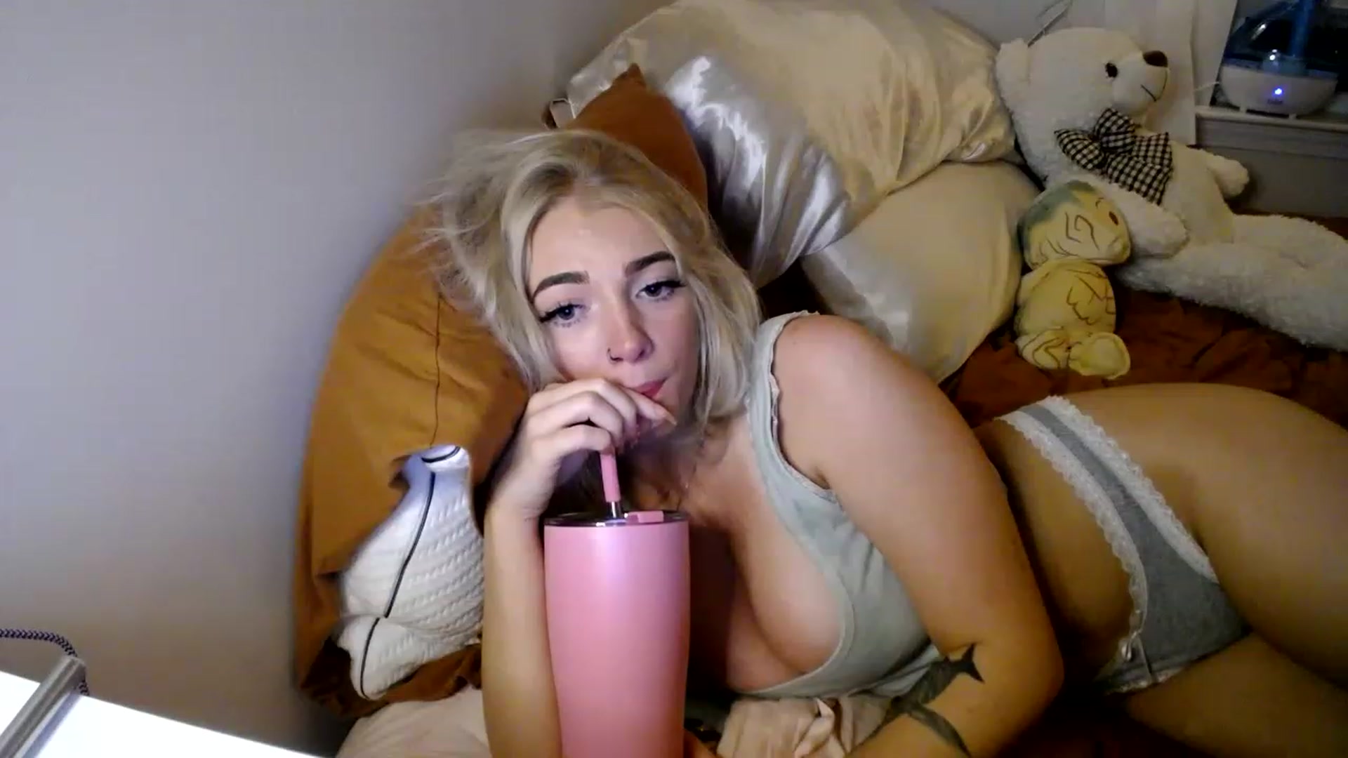 Gallery image thumbnail from Devereuxquinn's myfreecams stream on, 02/03/2023, 07:23 image 14 of 20