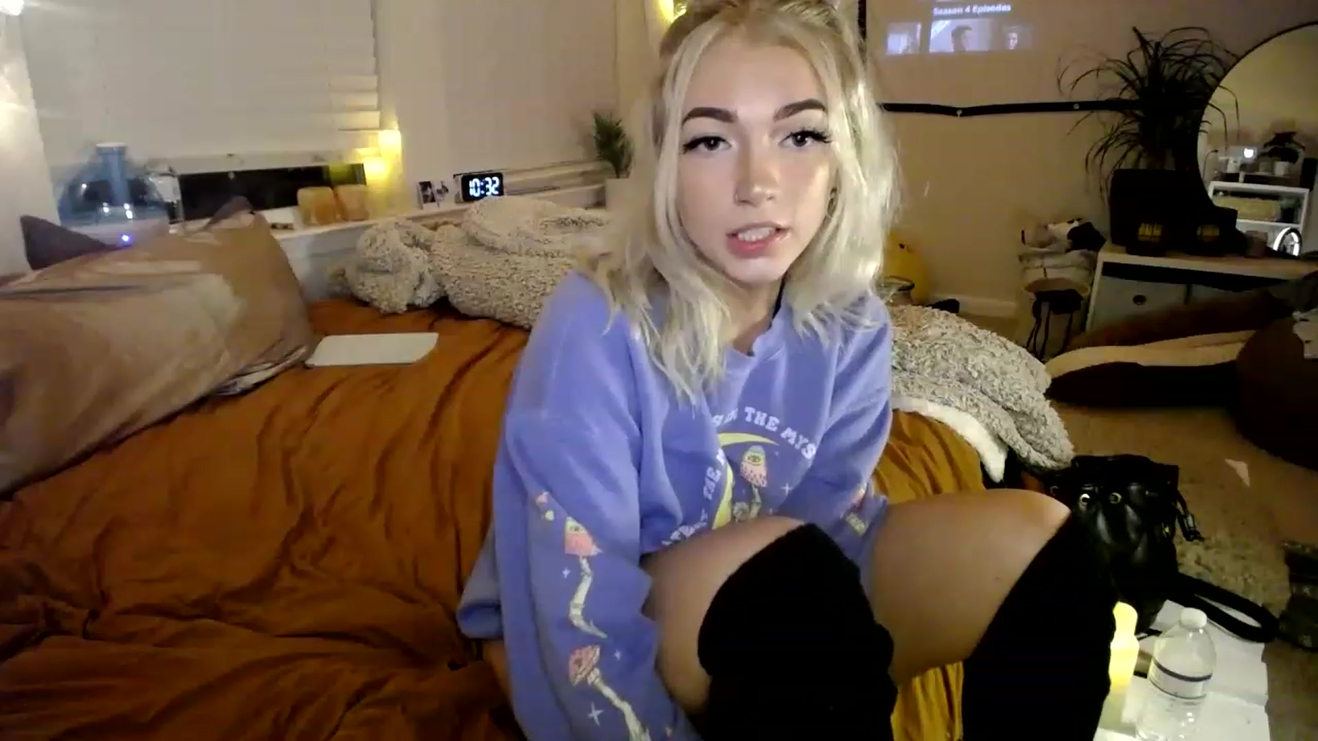 Gallery image thumbnail from Devereuxquinn's myfreecams stream on, 02/04/2023, 04:50 image 3 of 20