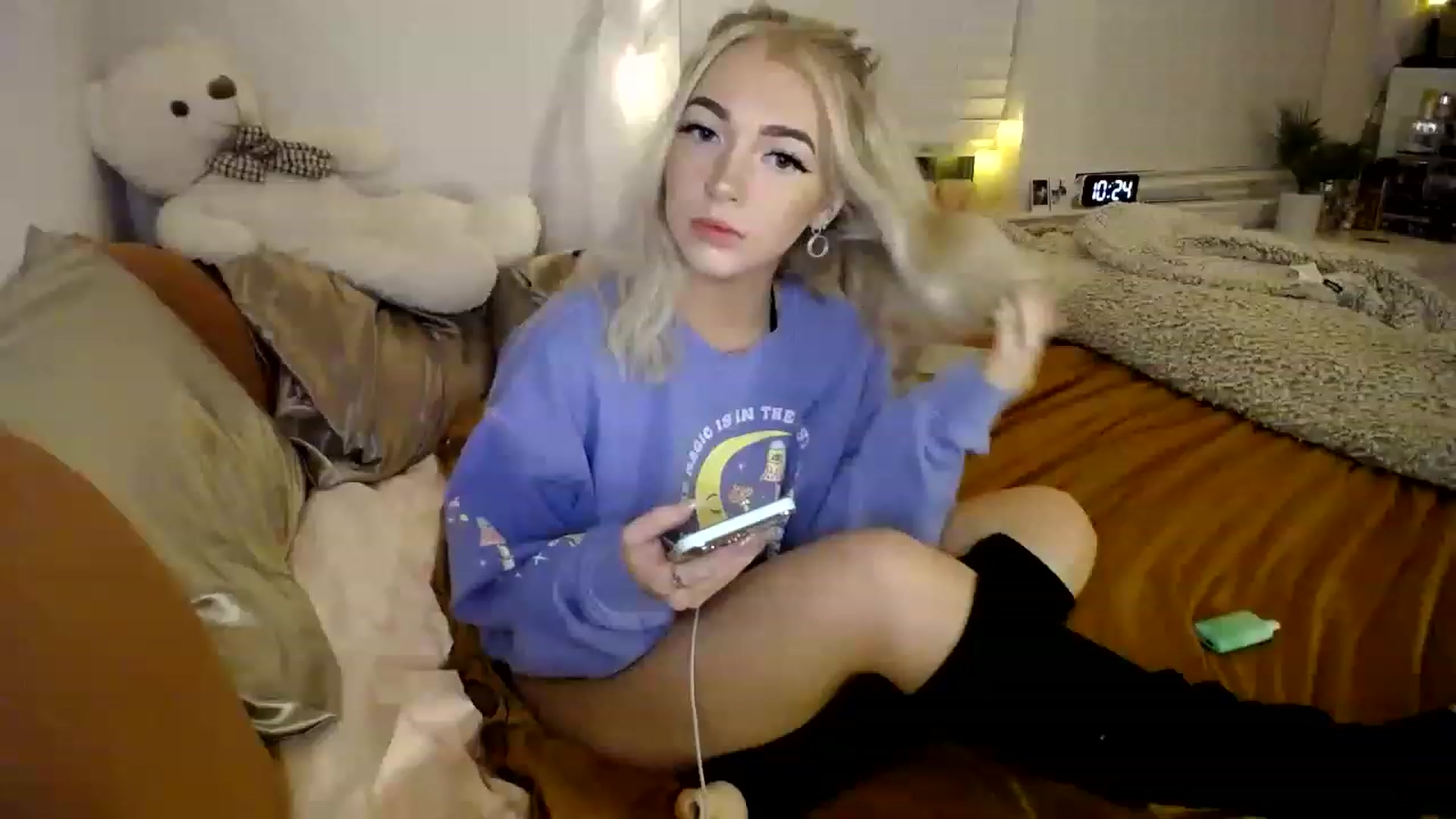 Gallery image thumbnail from Devereuxquinn's myfreecams stream on, 02/04/2023, 04:50 image 1 of 20