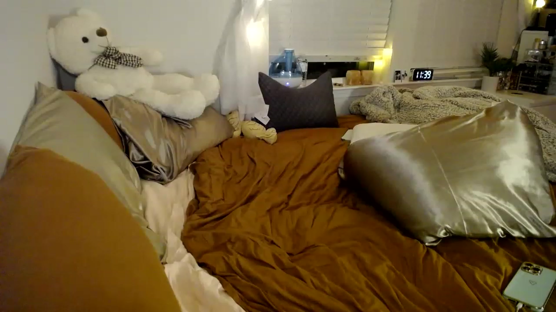 Gallery image thumbnail from Devereuxquinn's myfreecams stream on, 02/04/2023, 04:50 image 19 of 20