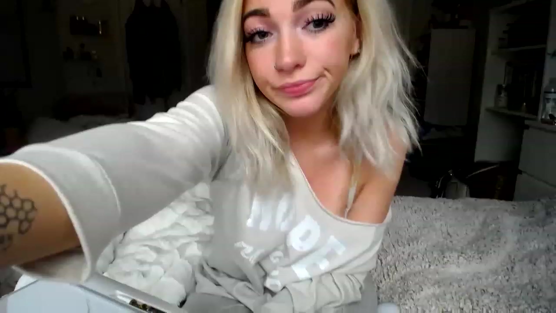 Gallery image thumbnail from Devereuxquinn's myfreecams stream on, 02/09/2023, 22:27 image 9 of 20