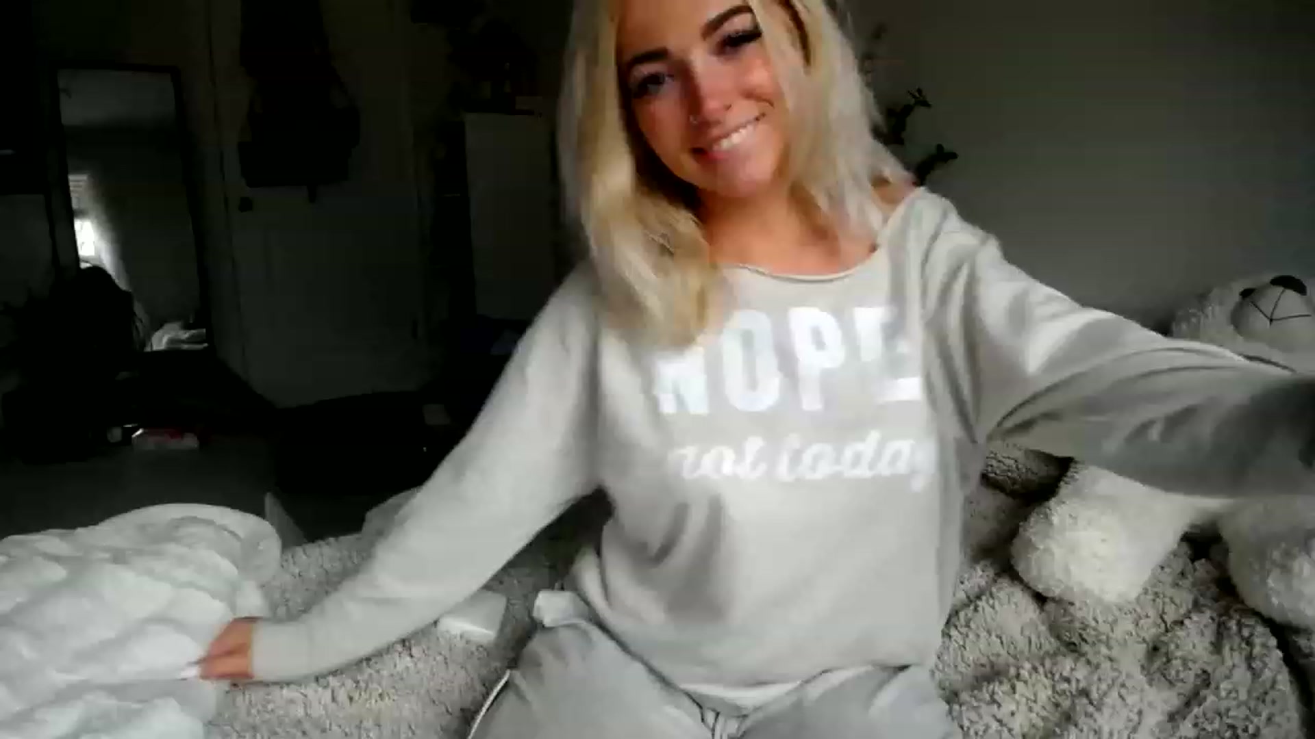 Gallery image thumbnail from Devereuxquinn's myfreecams stream on, 02/09/2023, 22:27 image 2 of 20