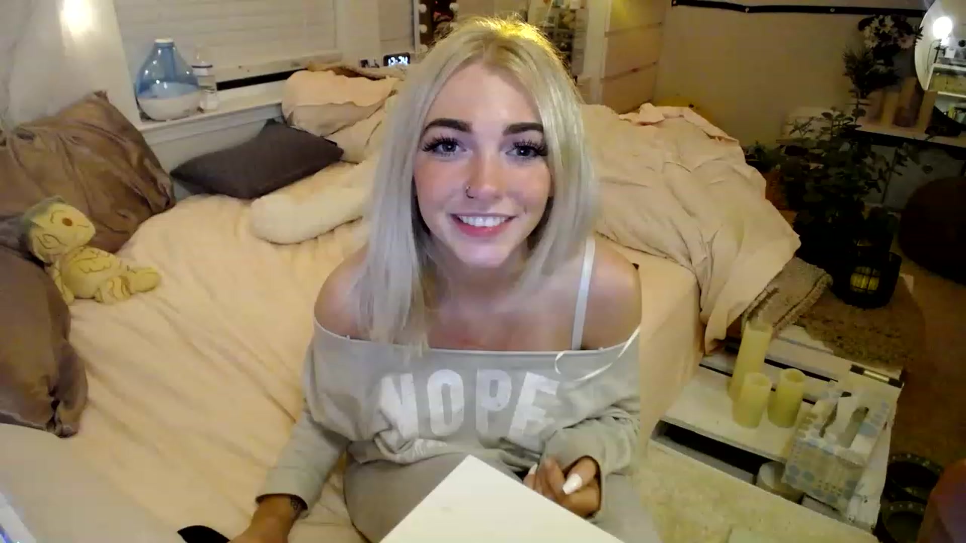 Gallery image thumbnail from Devereuxquinn's myfreecams stream on, 02/10/2023, 05:30 image 12 of 20