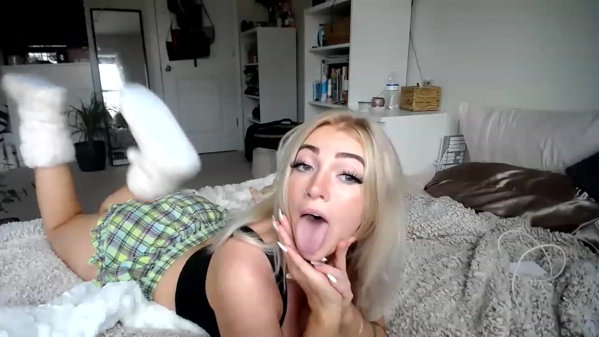Gallery image thumbnail from Devereuxquinn's myfreecams stream on, 02/10/2023, 21:58 image 12 of 20