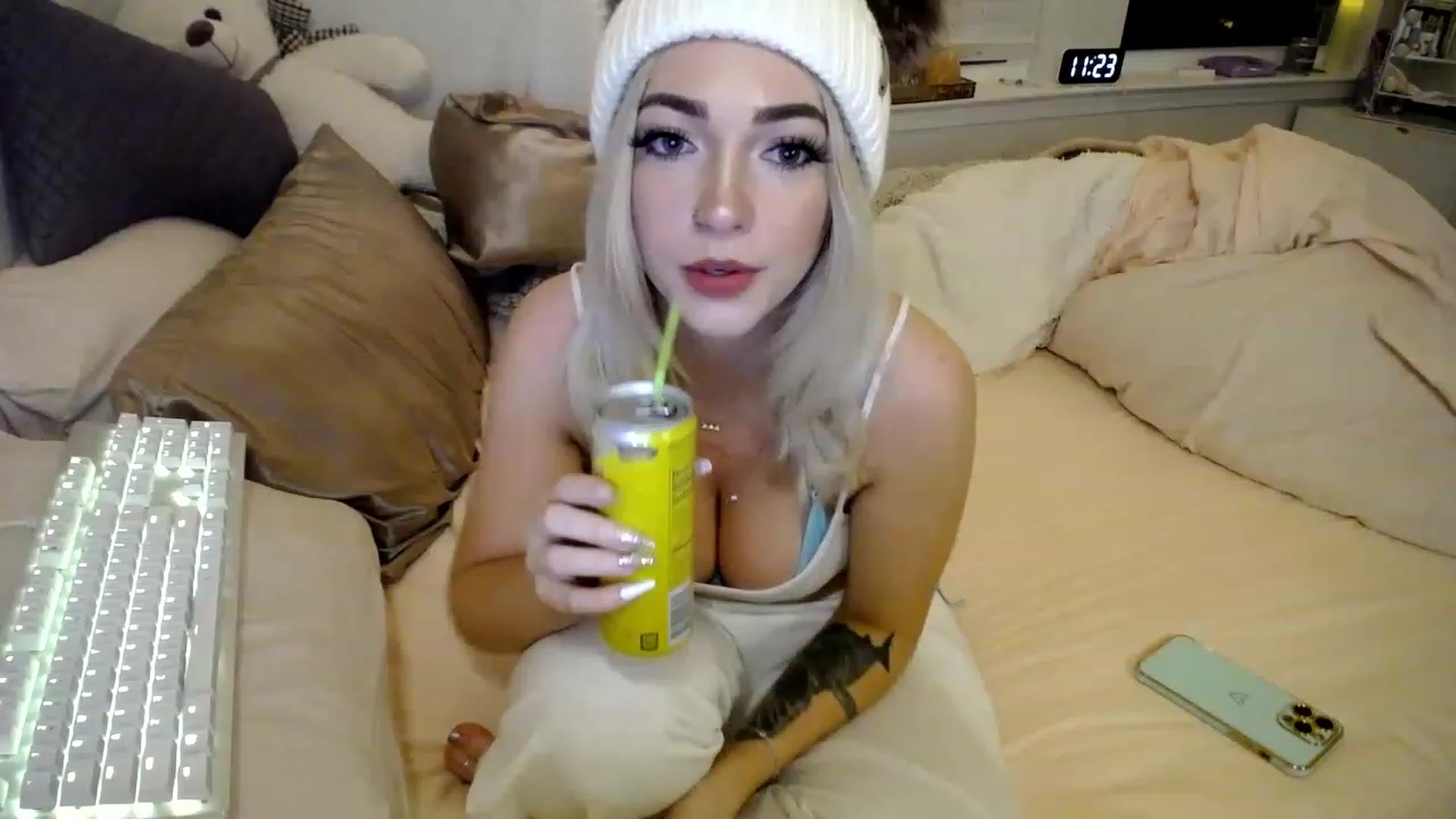 Gallery image thumbnail from Devereuxquinn's myfreecams stream on, 02/12/2023, 04:31 image 15 of 20