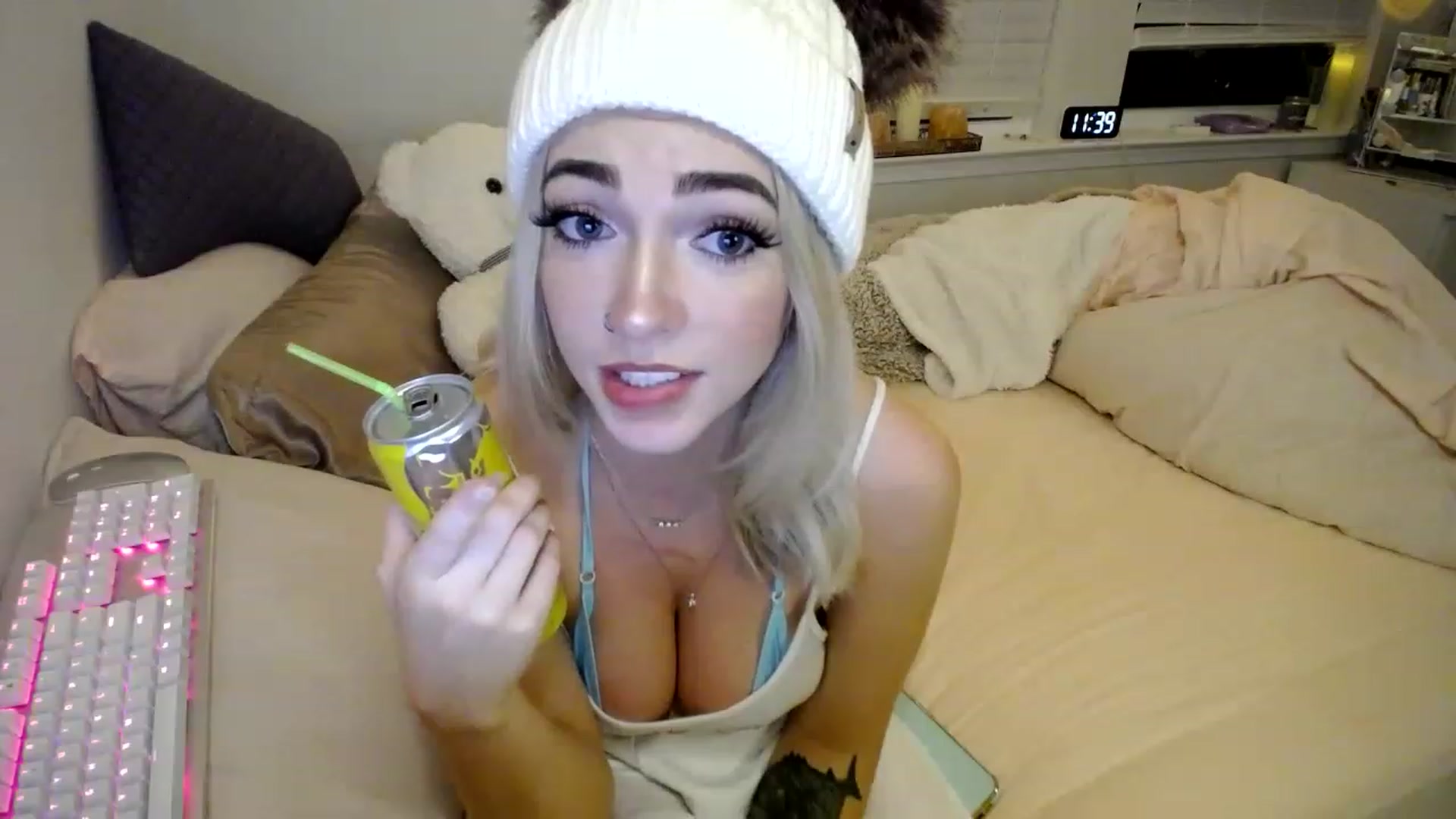 Gallery image thumbnail from Devereuxquinn's myfreecams stream on, 02/12/2023, 07:38 image 2 of 20