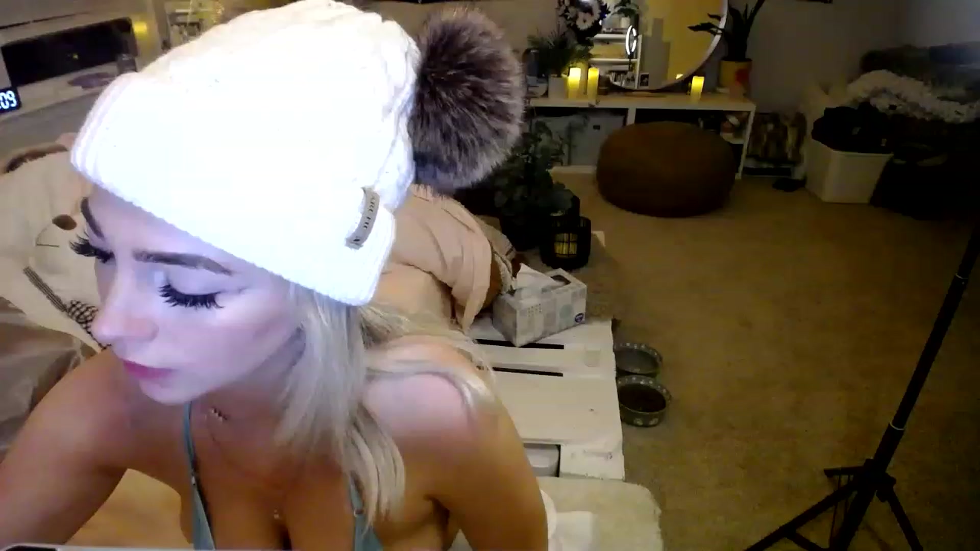 Gallery image thumbnail from Devereuxquinn's myfreecams stream on, 02/12/2023, 08:58 image 3 of 20