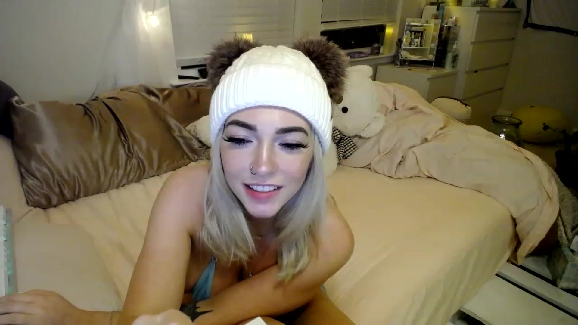 Gallery image thumbnail from Devereuxquinn's myfreecams stream on, 02/12/2023, 10:51 image 11 of 20