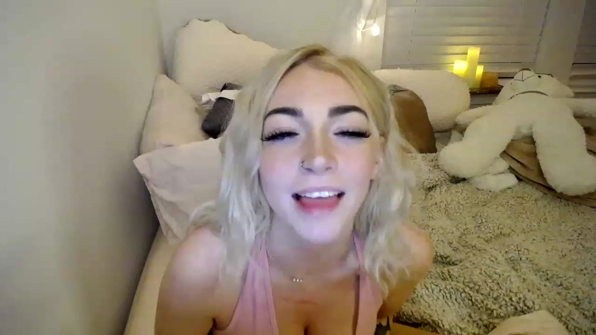 Gallery image thumbnail from Devereuxquinn's myfreecams stream on, 02/14/2023, 07:40 image 8 of 20