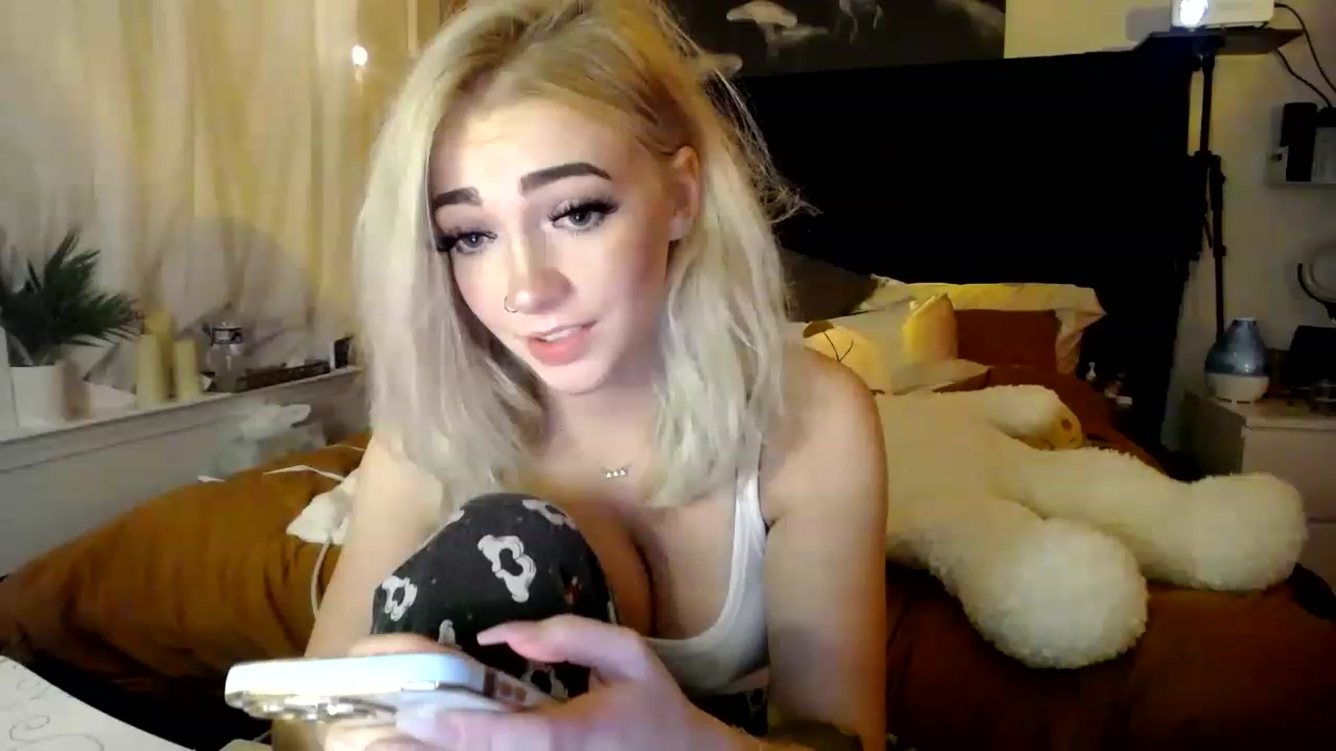 Gallery image thumbnail from Devereuxquinn's myfreecams stream on, 02/16/2023, 05:59 image 6 of 20